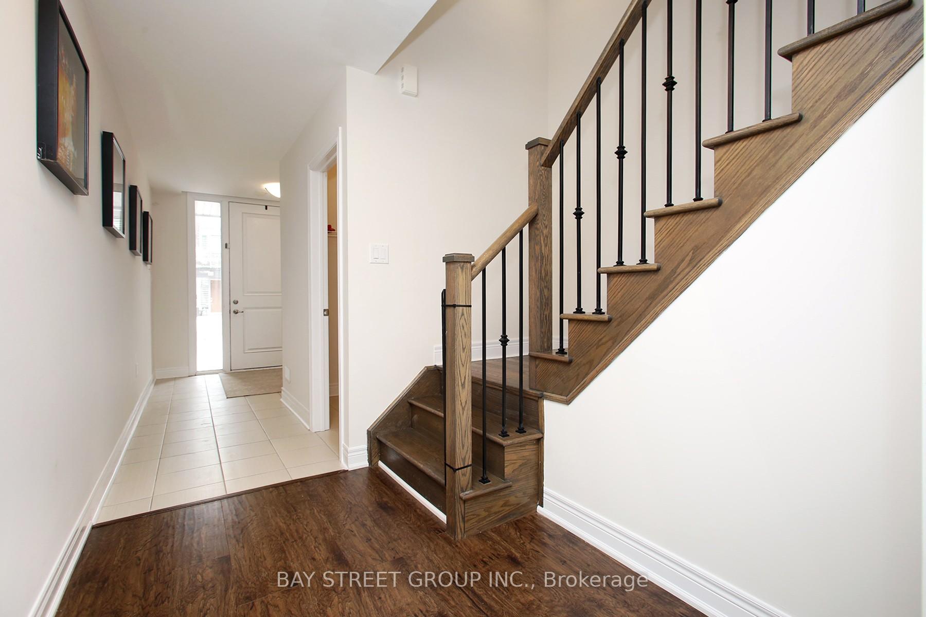 Photo 3 of 102 Carrville Woods Circle, Vaughan, Patterson — HOMEH