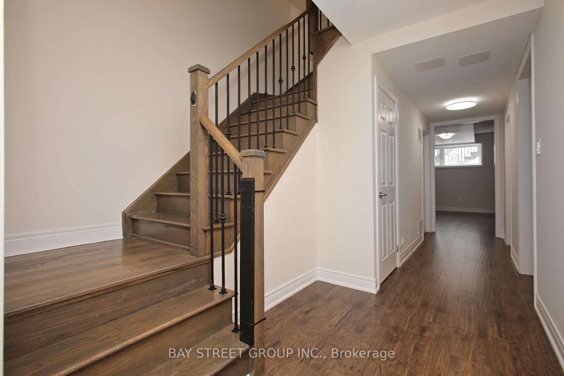 Photo 4 of 102 Carrville Woods Circle, Vaughan, Patterson — HOMEH