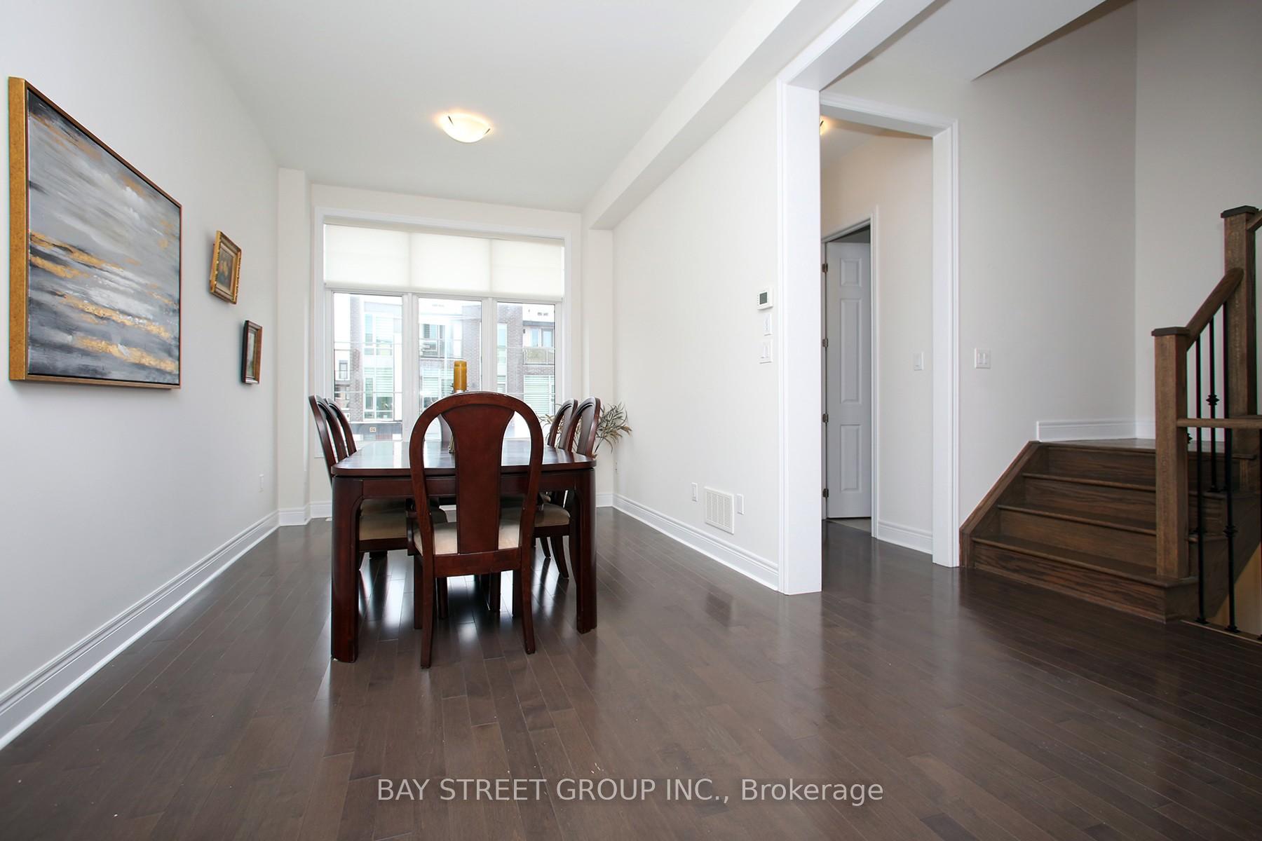 Photo 5 of 102 Carrville Woods Circle, Vaughan, Patterson — HOMEH