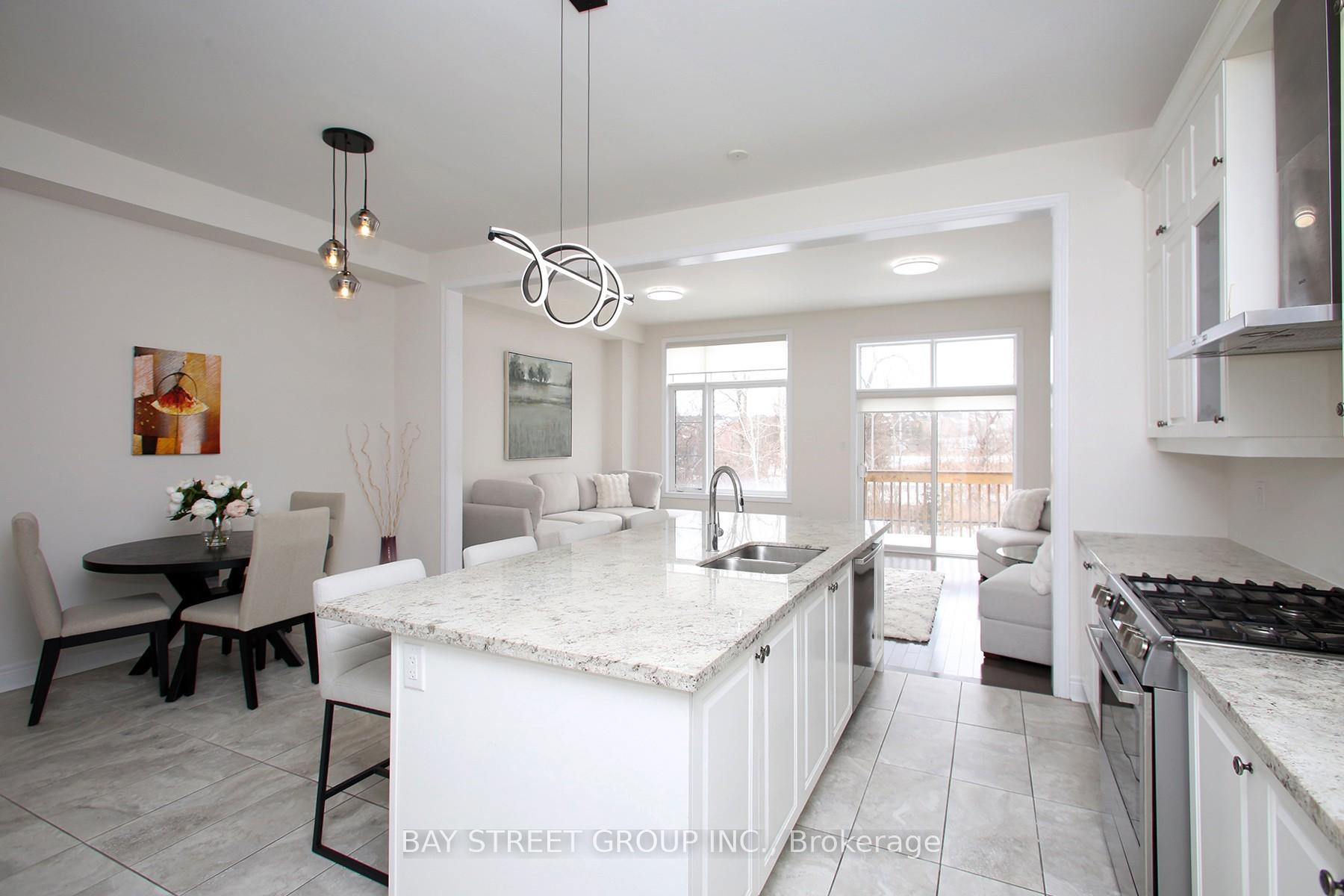 Photo 8 of 102 Carrville Woods Circle, Vaughan, Patterson — HOMEH