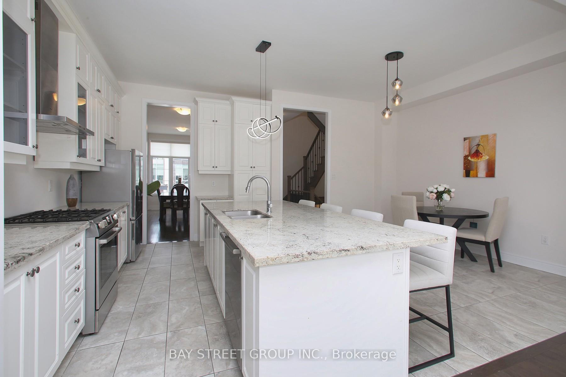 Photo 9 of 102 Carrville Woods Circle, Vaughan, Patterson — HOMEH