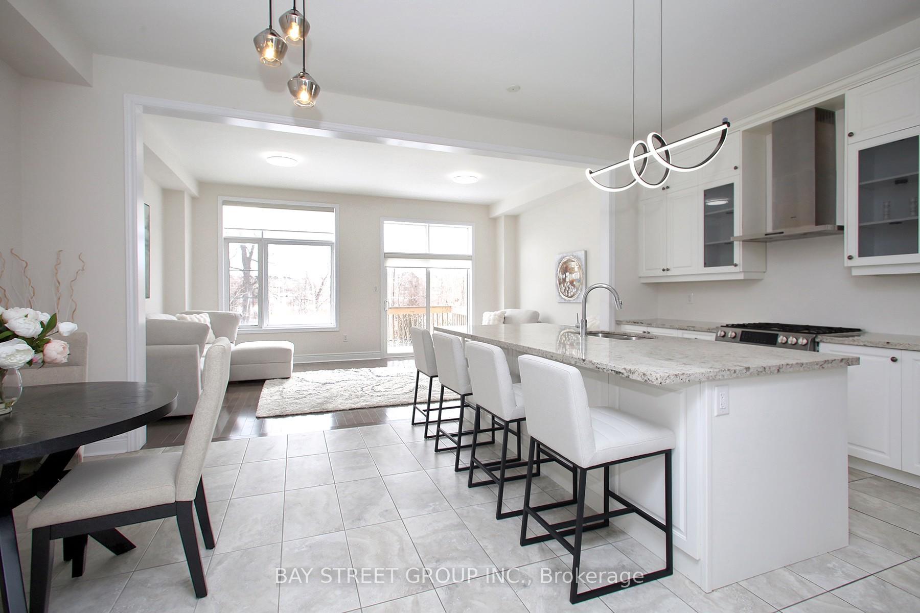 Photo 10 of 102 Carrville Woods Circle, Vaughan, Patterson — HOMEH