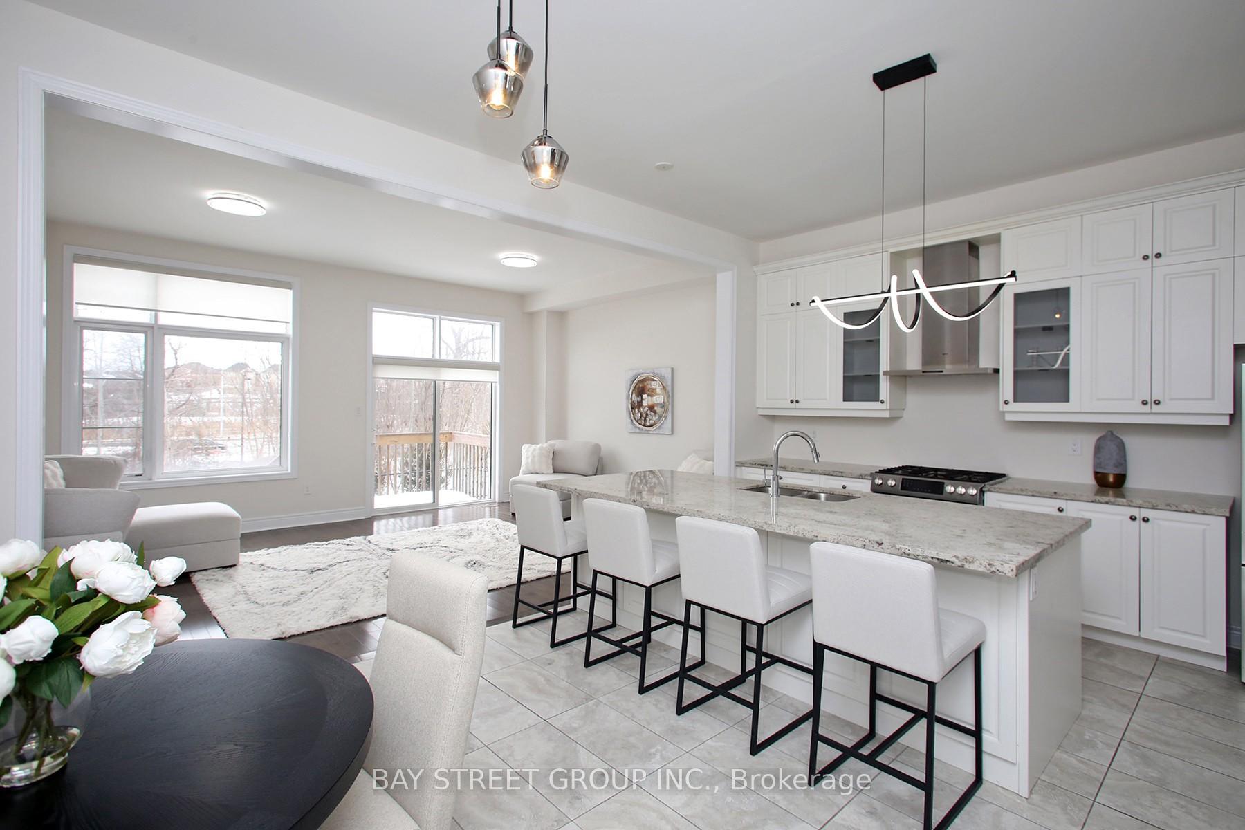 Photo 12 of 102 Carrville Woods Circle, Vaughan, Patterson — HOMEH