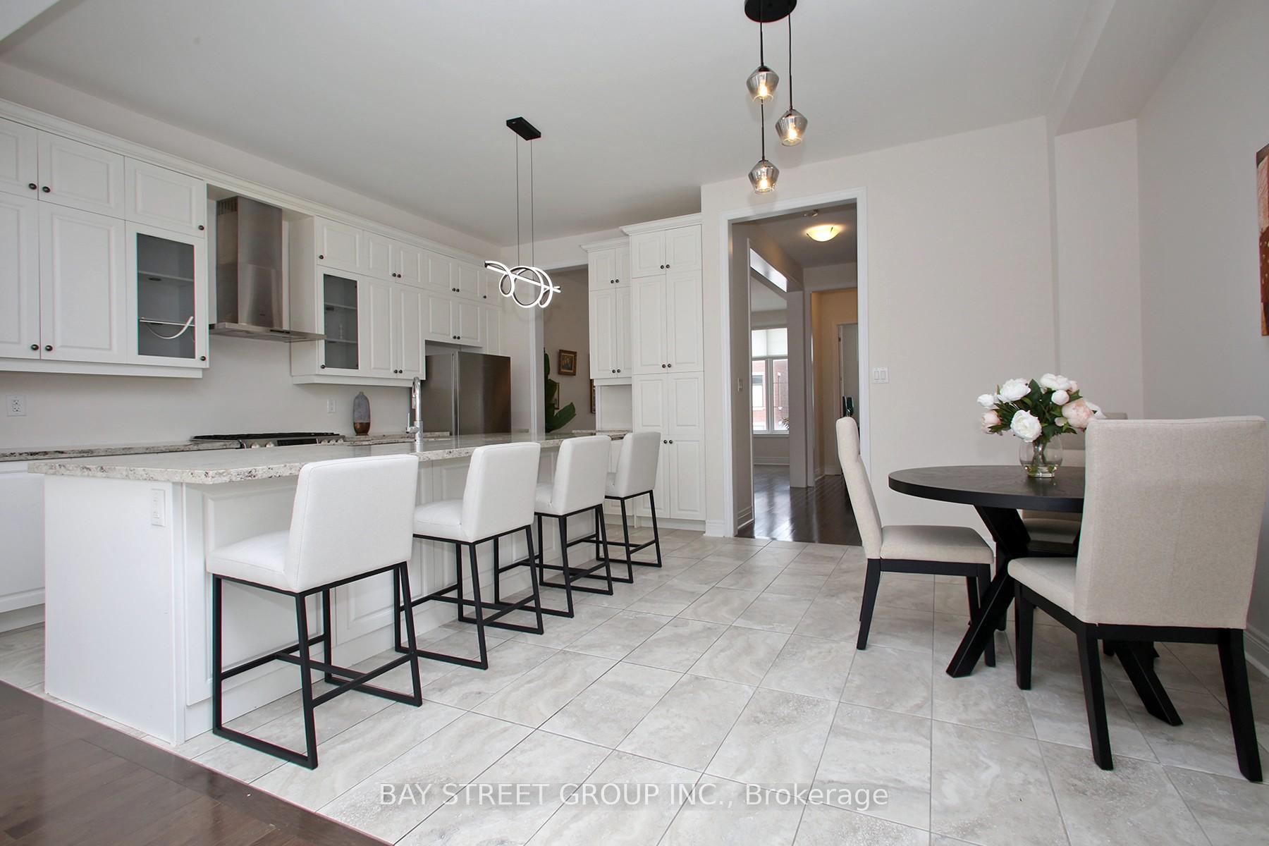 Photo 13 of 102 Carrville Woods Circle, Vaughan, Patterson — HOMEH