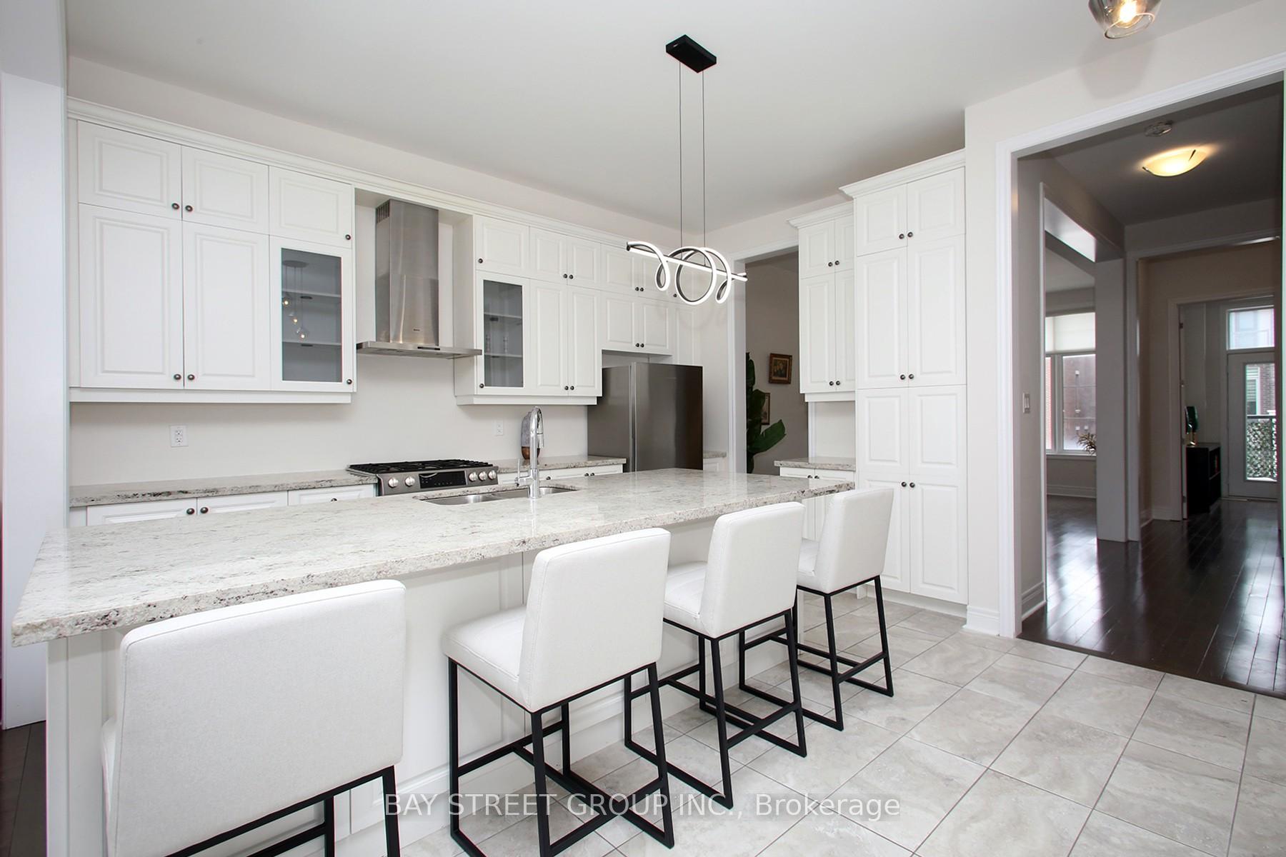 Photo 14 of 102 Carrville Woods Circle, Vaughan, Patterson — HOMEH