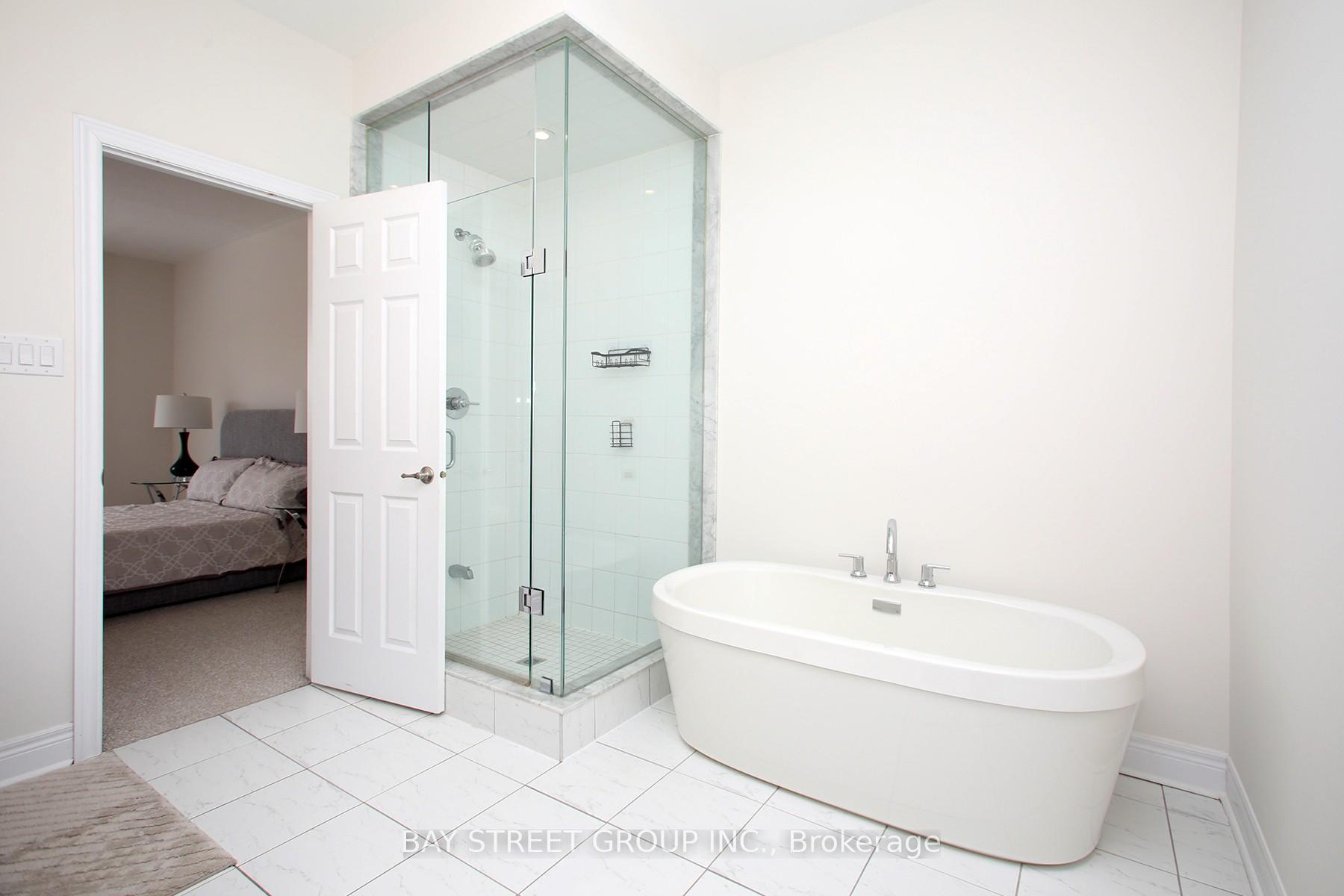 Photo 26 of 102 Carrville Woods Circle, Vaughan, Patterson — HOMEH