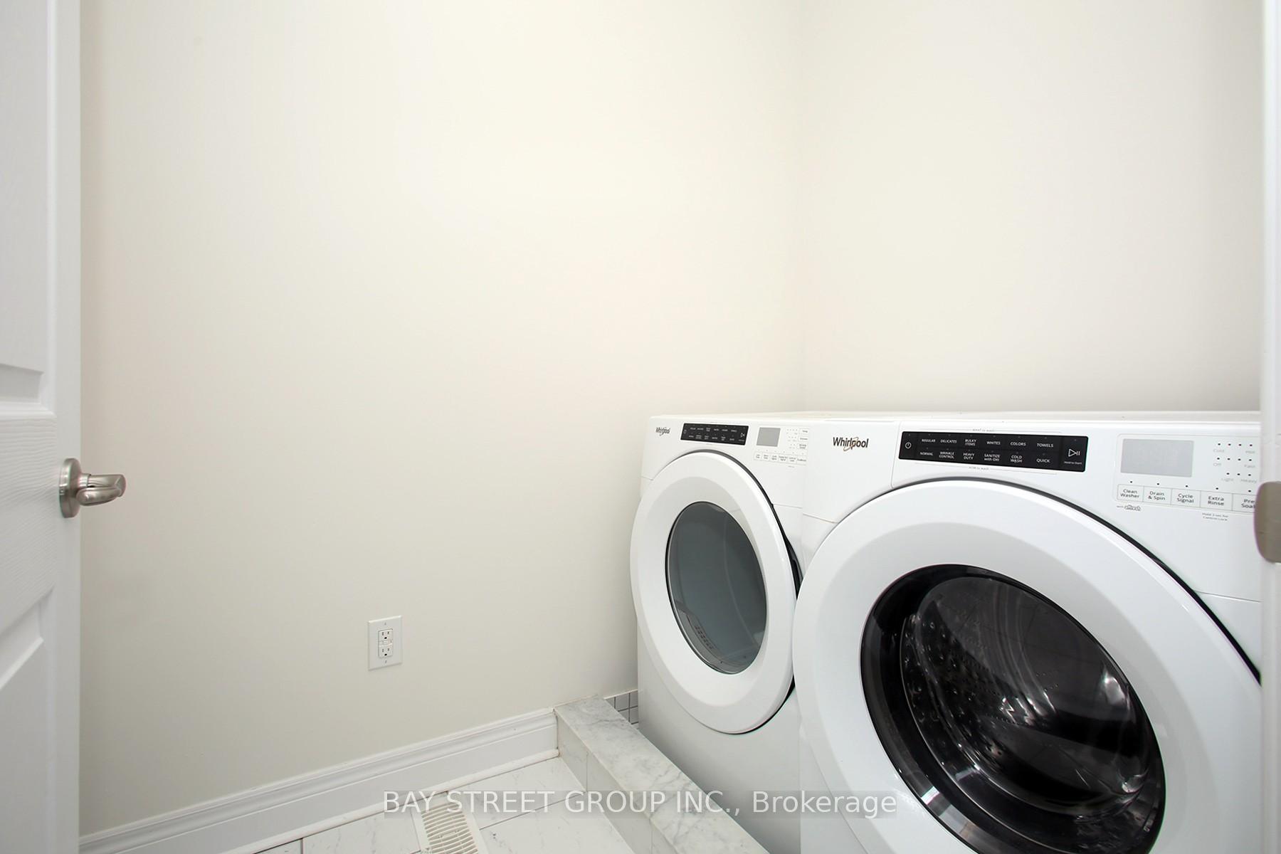Photo 33 of 102 Carrville Woods Circle, Vaughan, Patterson — HOMEH