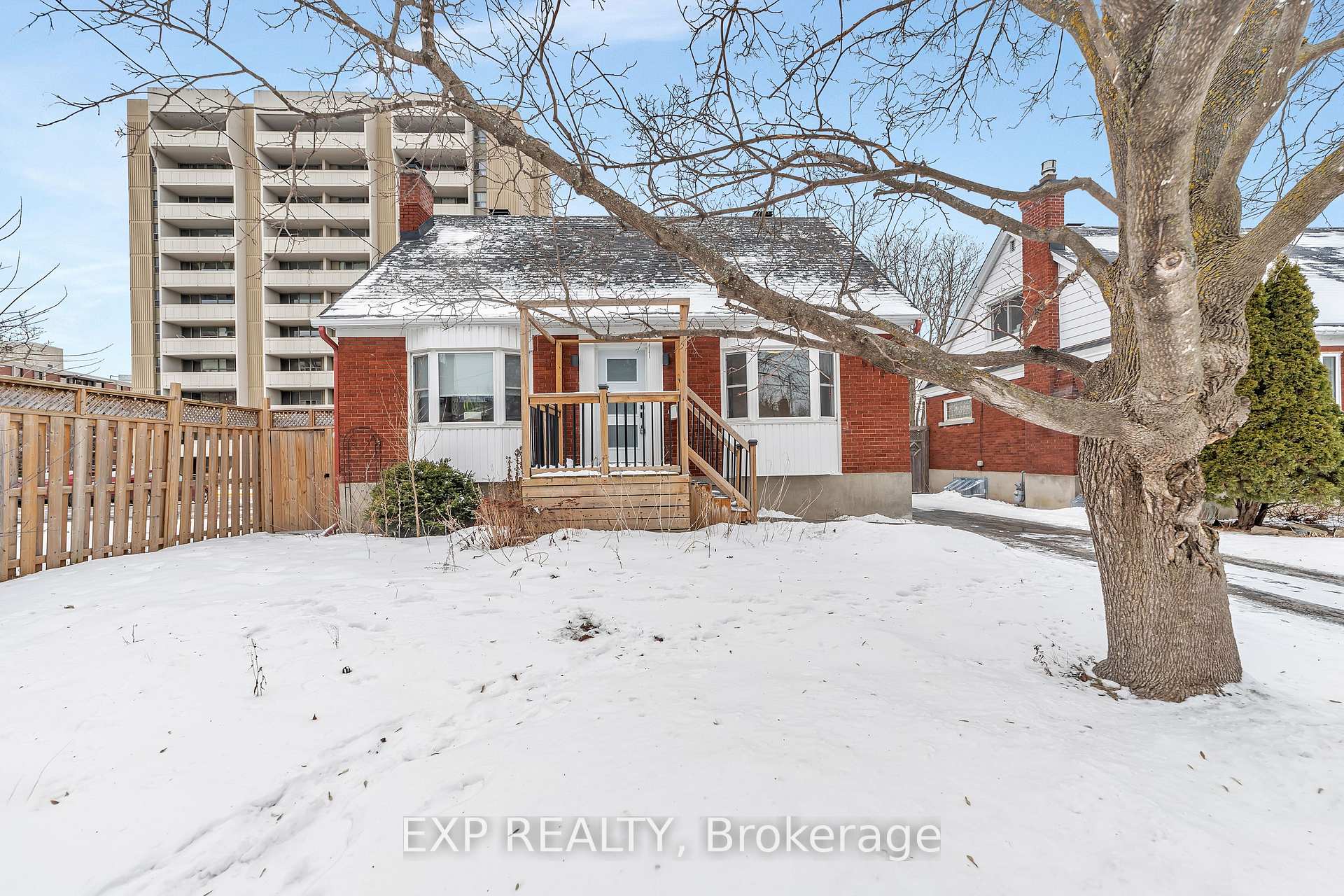 Front of 512 Hartleigh Avenue