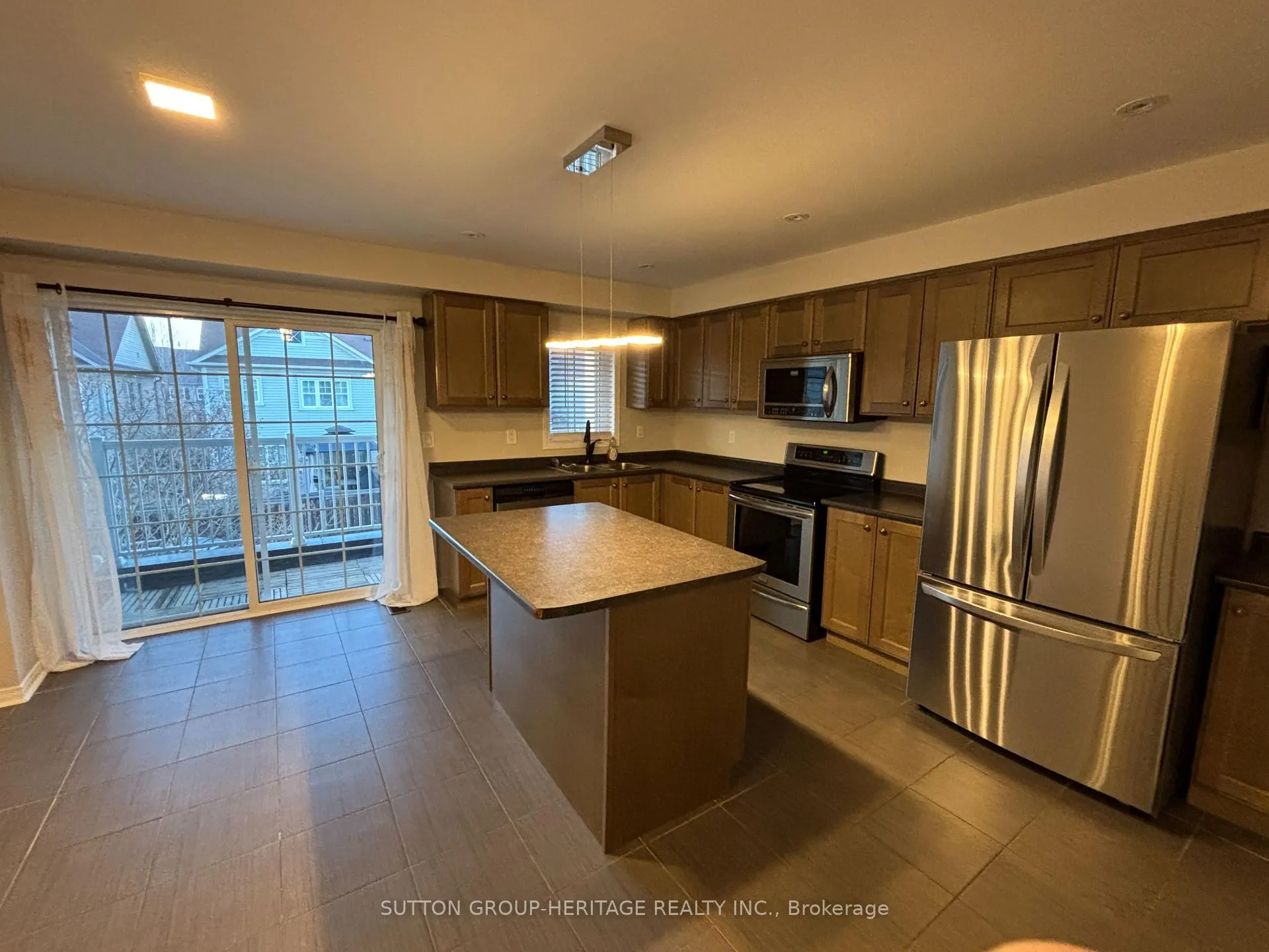 Photo 3 of 102 Harbourside Drive, Whitby, Port Whitby — HOMEH