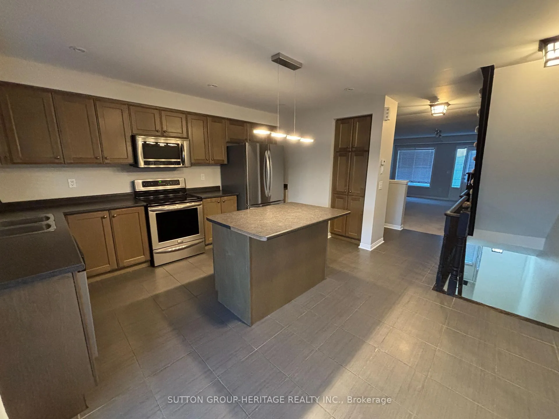 Photo 4 of 102 Harbourside Drive, Whitby, Port Whitby — HOMEH