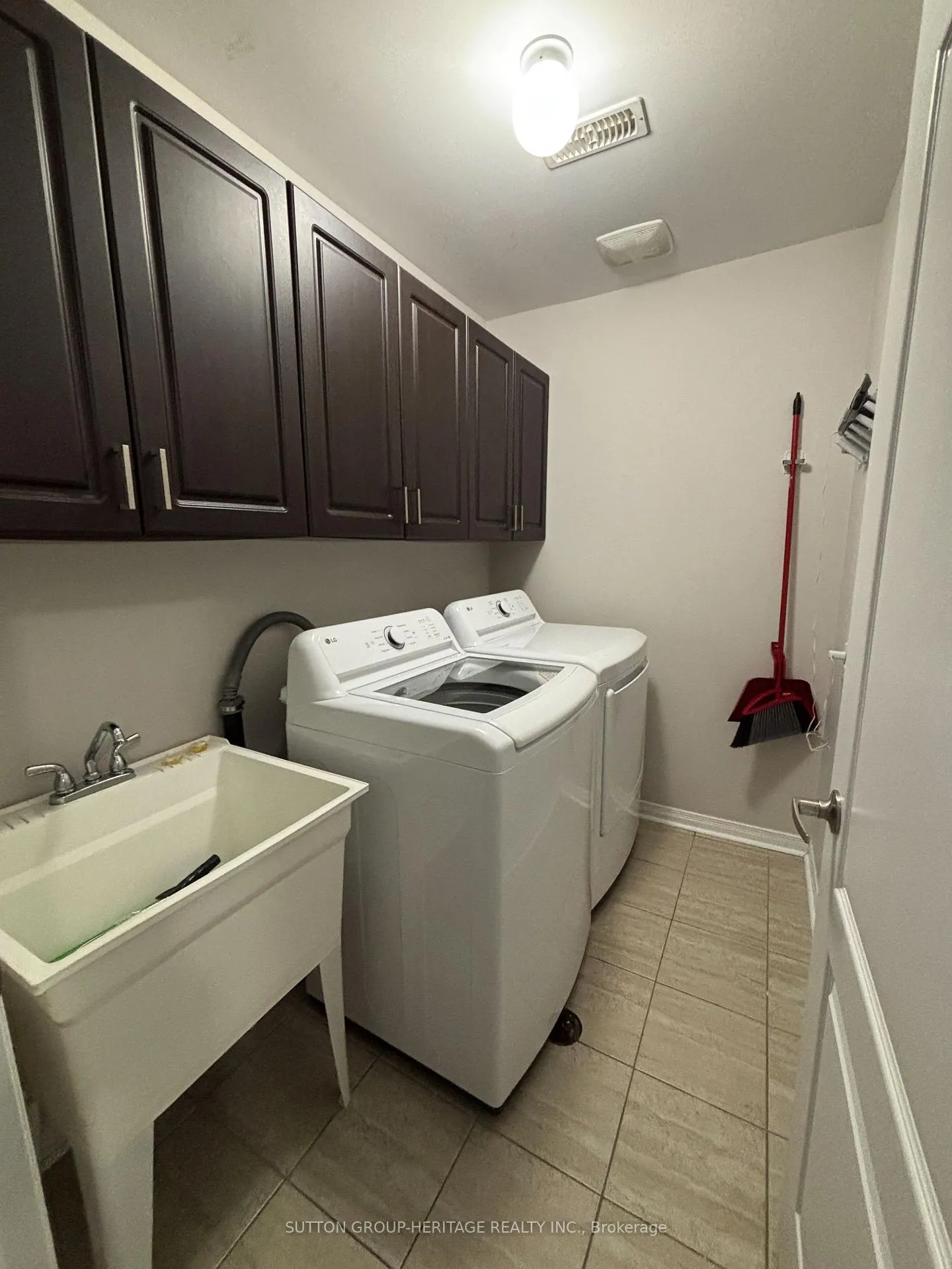 Photo 9 of 102 Harbourside Drive, Whitby, Port Whitby — HOMEH