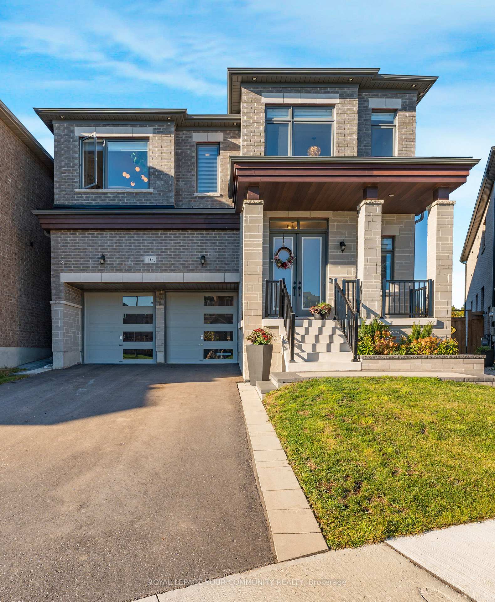 Photo 2 of 10 Priory Drive, Whitby, Rural Whitby — HOMEH