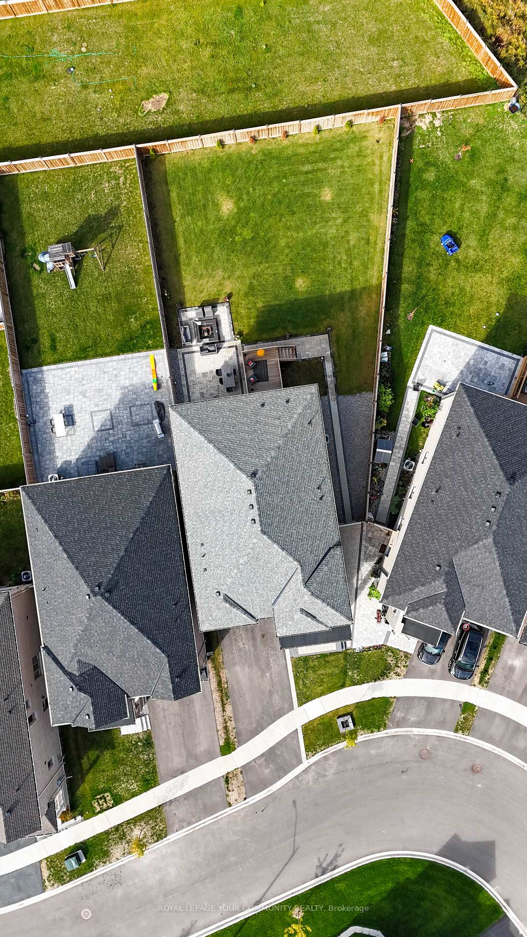 Photo 4 of 10 Priory Drive, Whitby, Rural Whitby — HOMEH