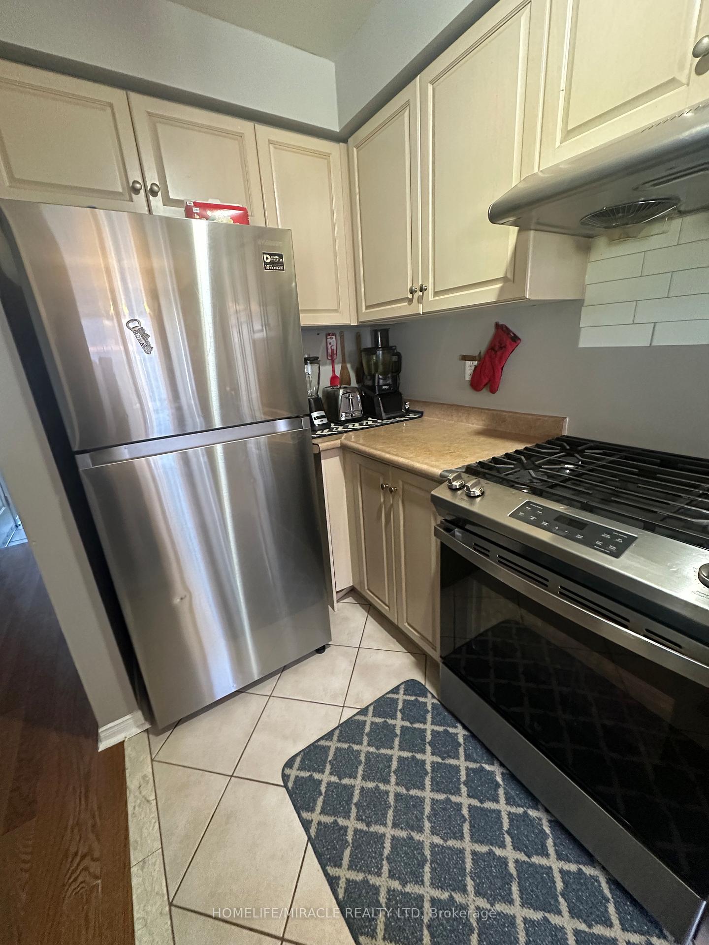 Photo 3 of 41 Playfair Road, Whitby, Downtown Whitby — HOMEH