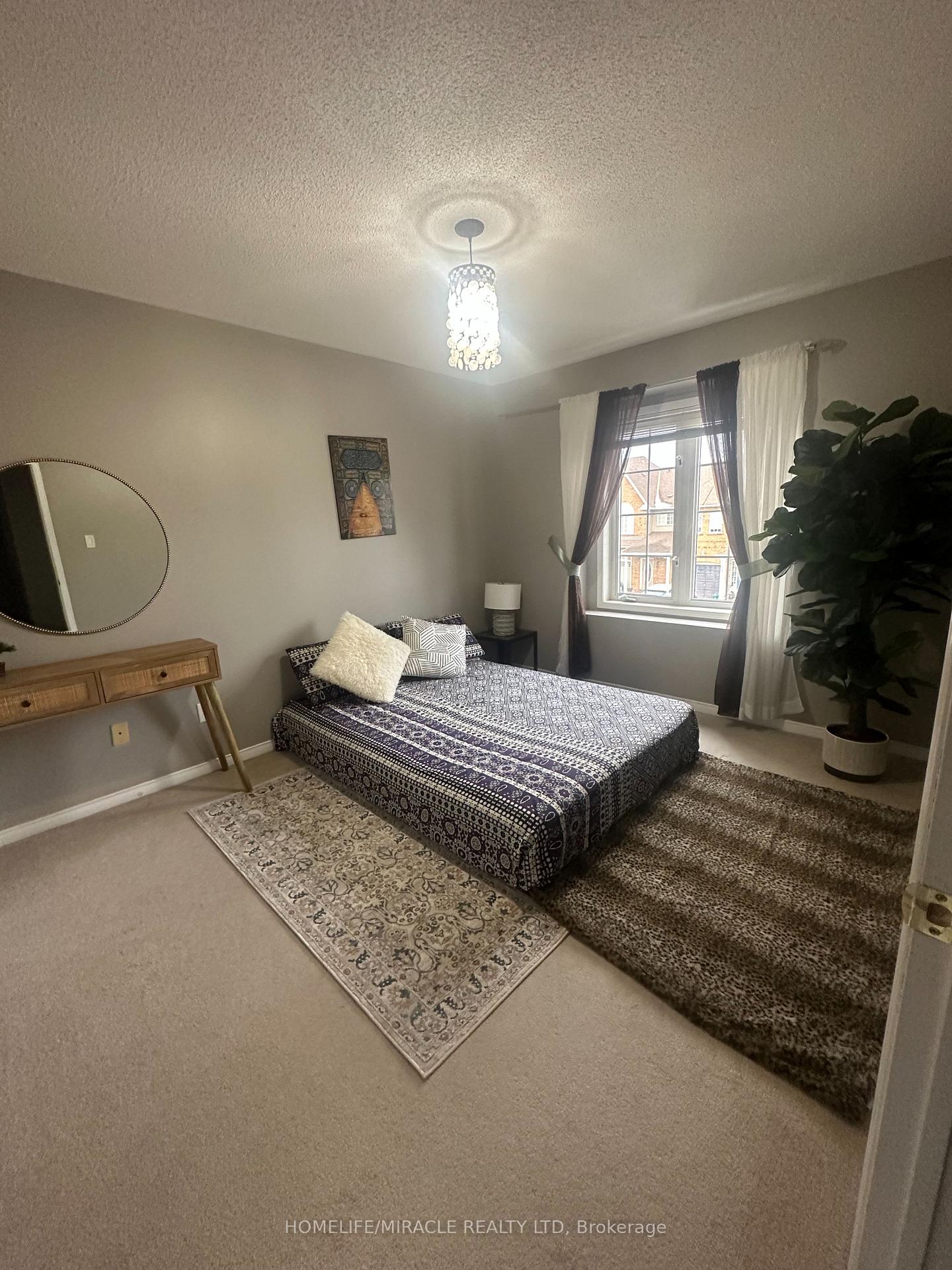 Photo 11 of 41 Playfair Road, Whitby, Downtown Whitby — HOMEH