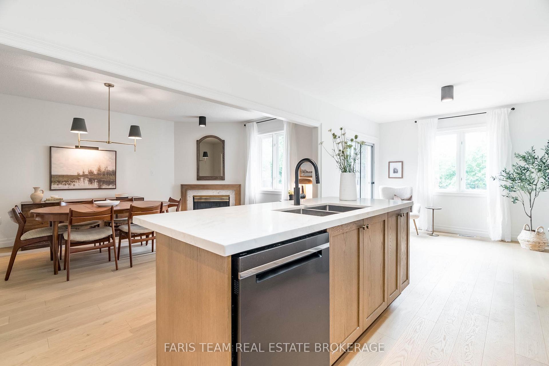 Photo 10 of 9 Fairway Crescent, Wasaga Beach — HOMEH