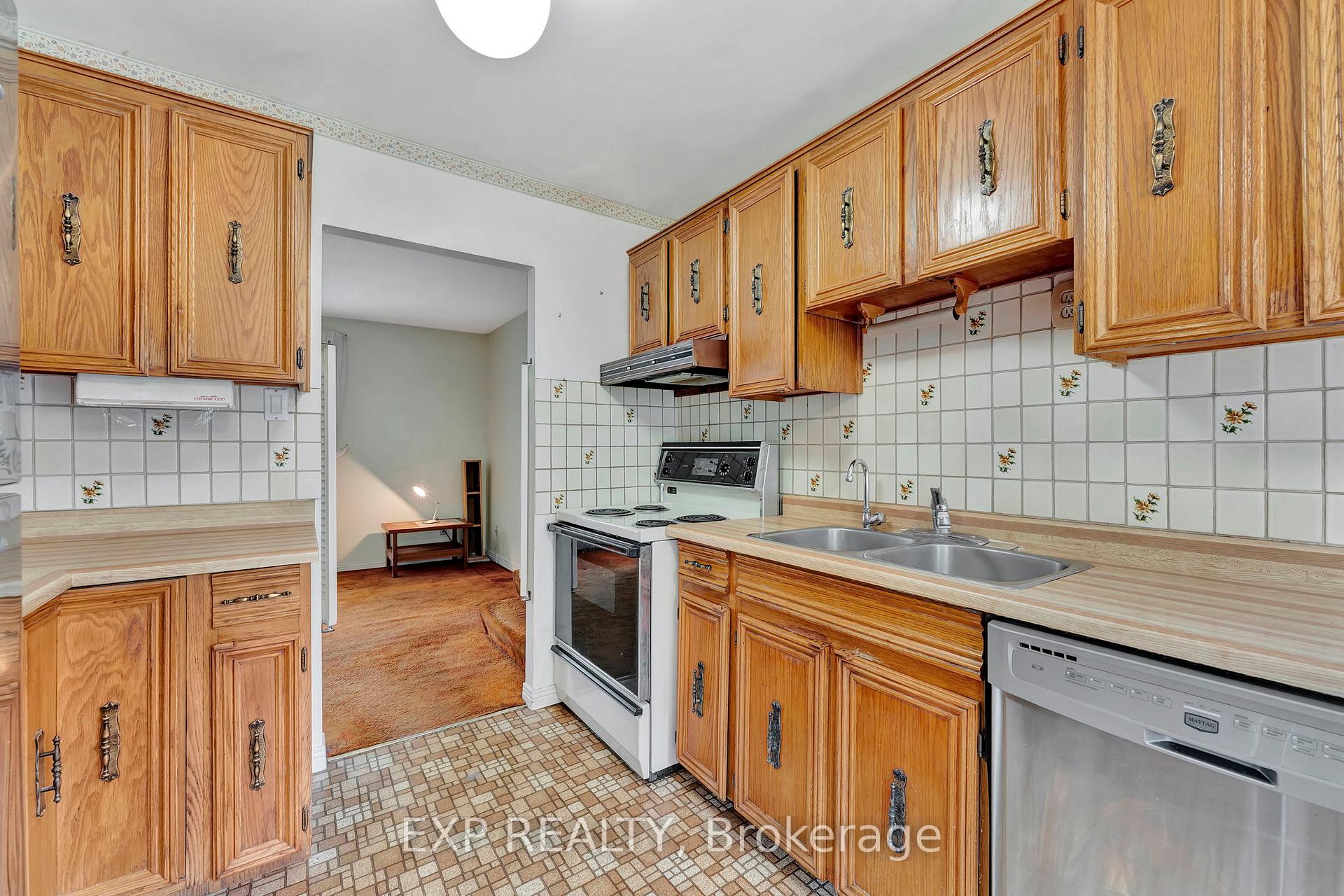 Photo 11 of 165 Harvard Road, Waterloo — HOMEH