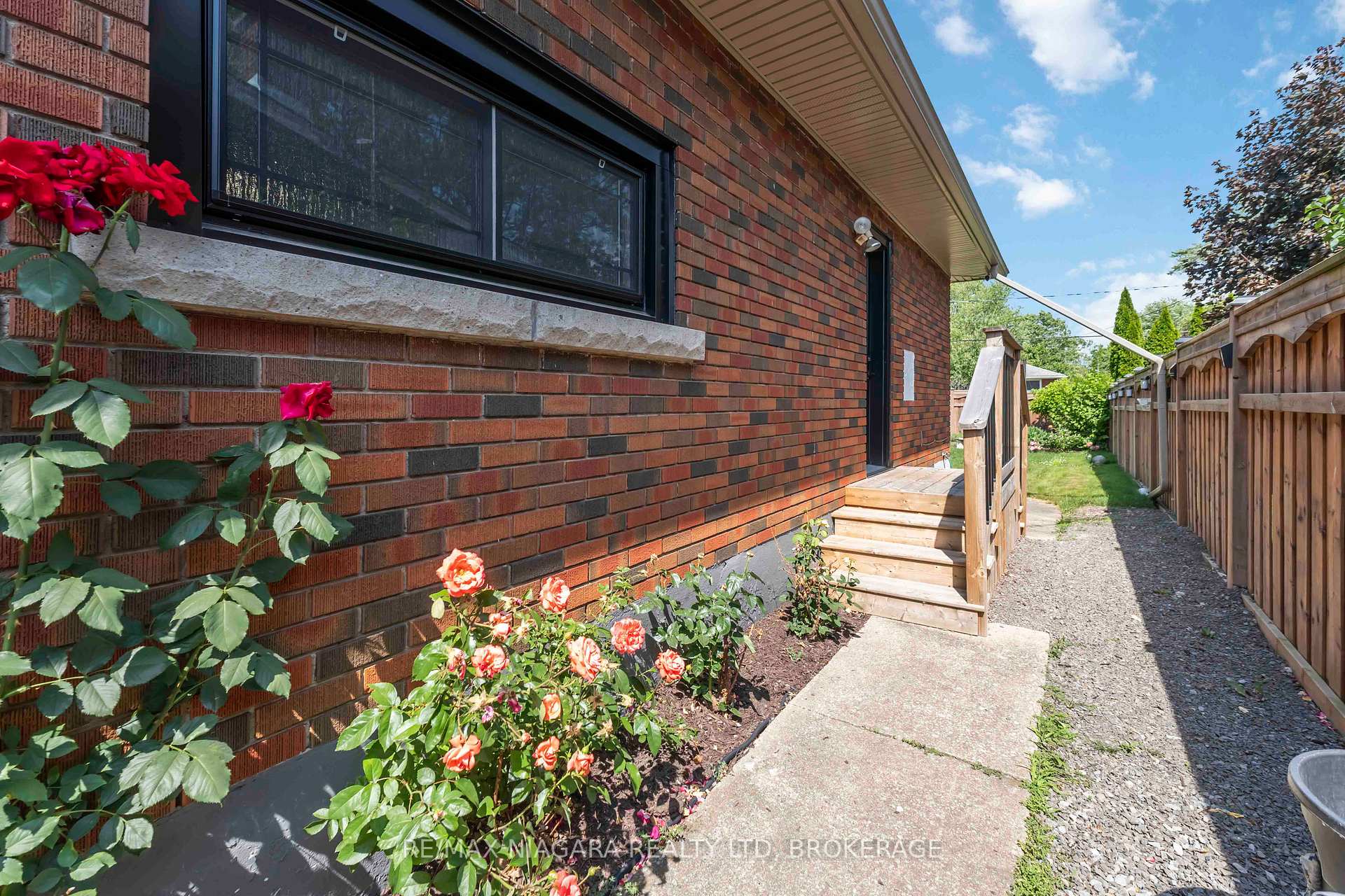 Photo 21 of 20 Armour Drive, Welland, Prince Charles — HOMEH