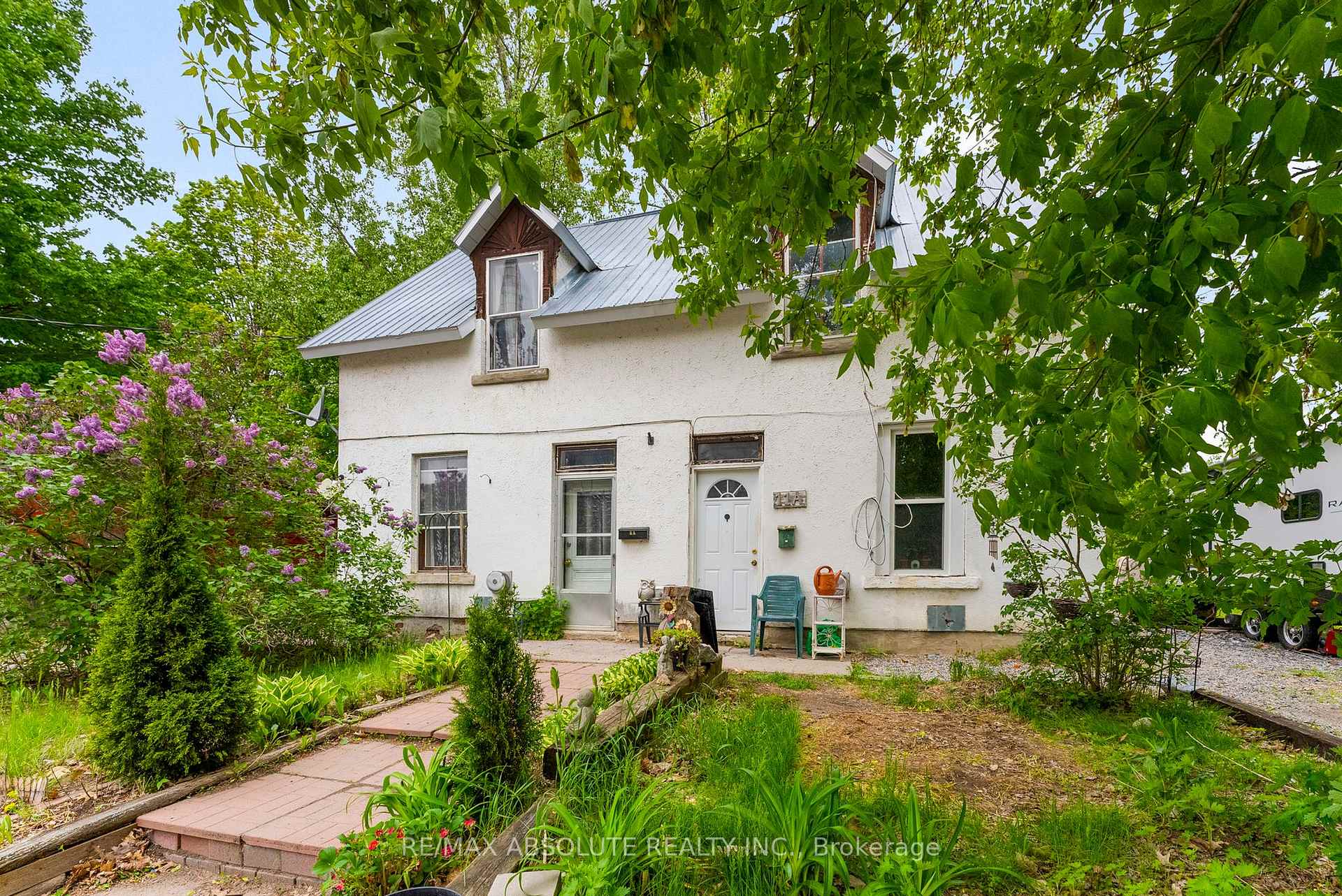 Photo 2 of 11 Lake Street, Arnprior — HOMEH