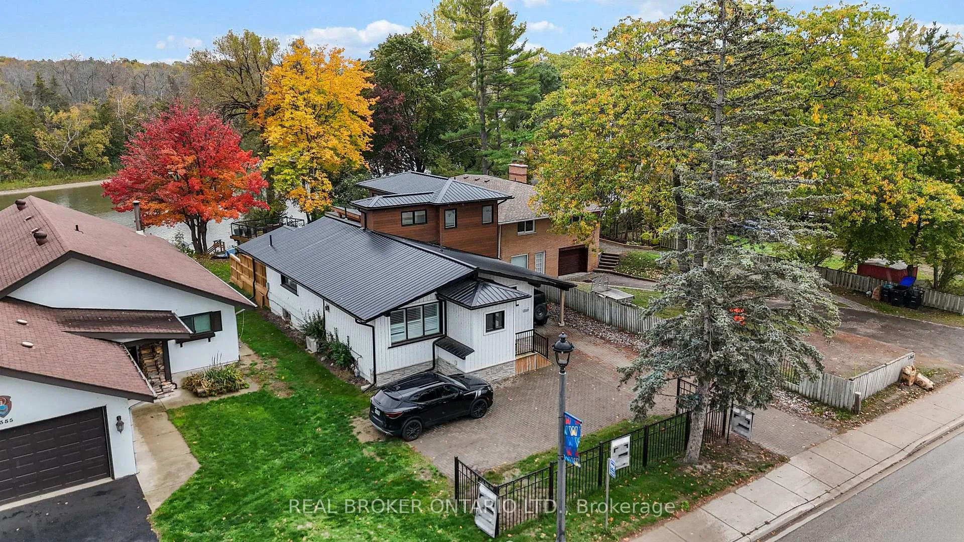 Photo 2 of 1359 Mosley Street, Wasaga Beach — HOMEH