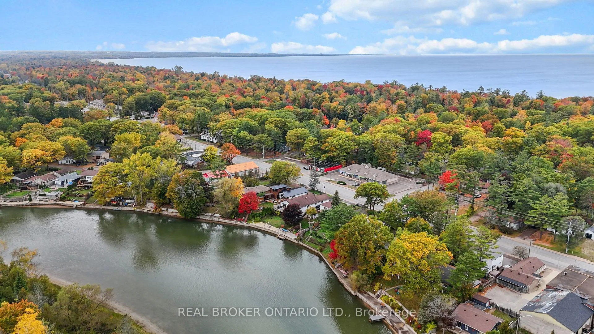 Photo 3 of 1359 Mosley Street, Wasaga Beach — HOMEH