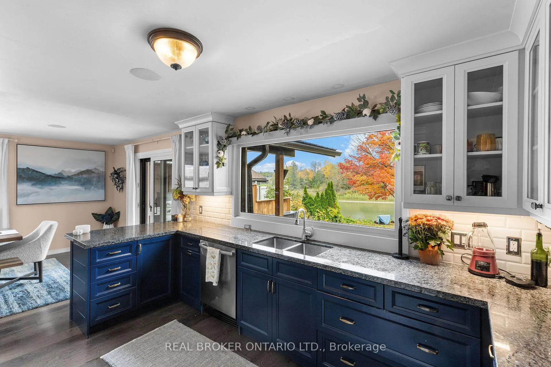 Photo 17 of 1359 Mosley Street, Wasaga Beach — HOMEH