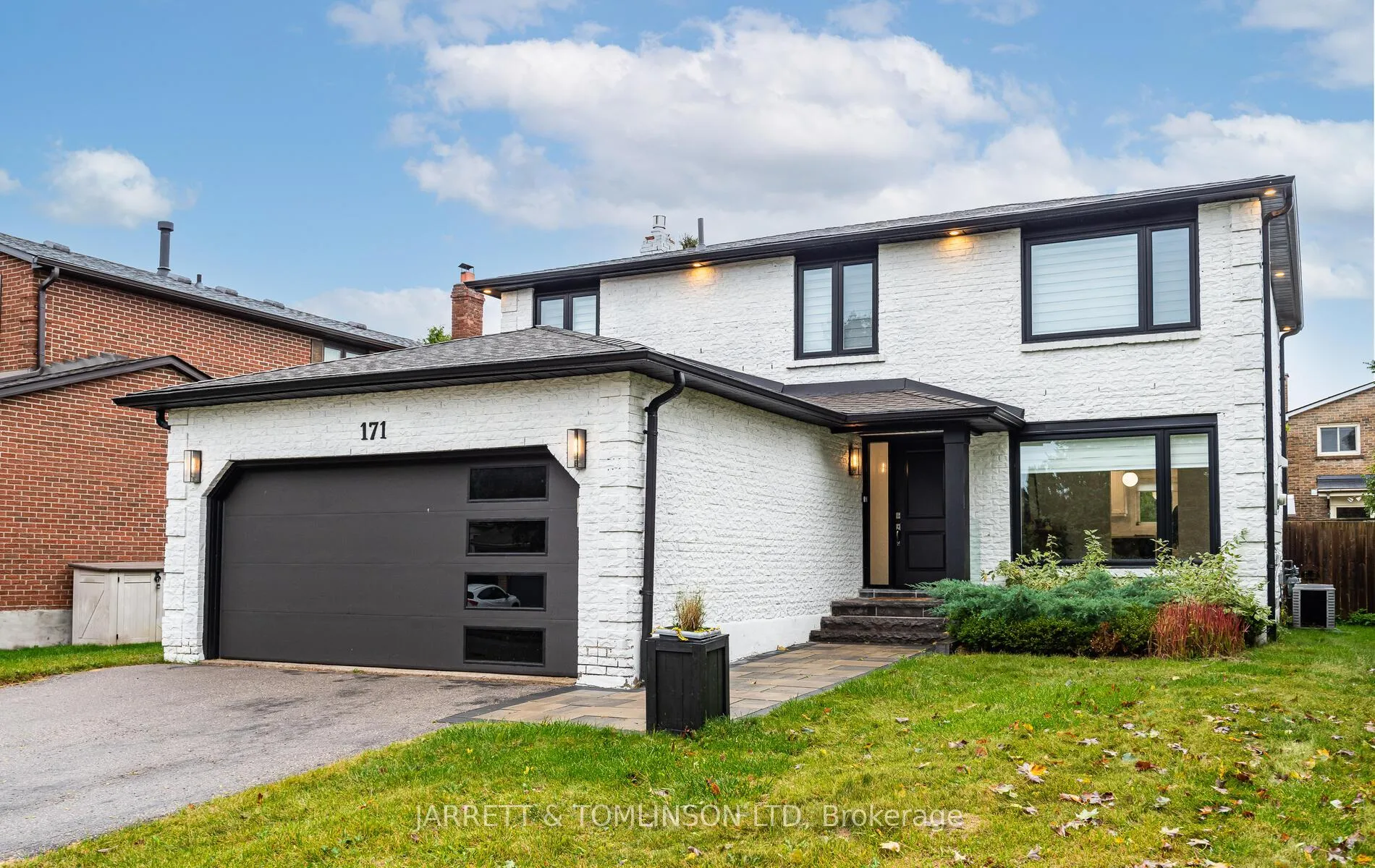 Photo 2 of 171 Walton Drive, Aurora, Aurora Village — HOMEH