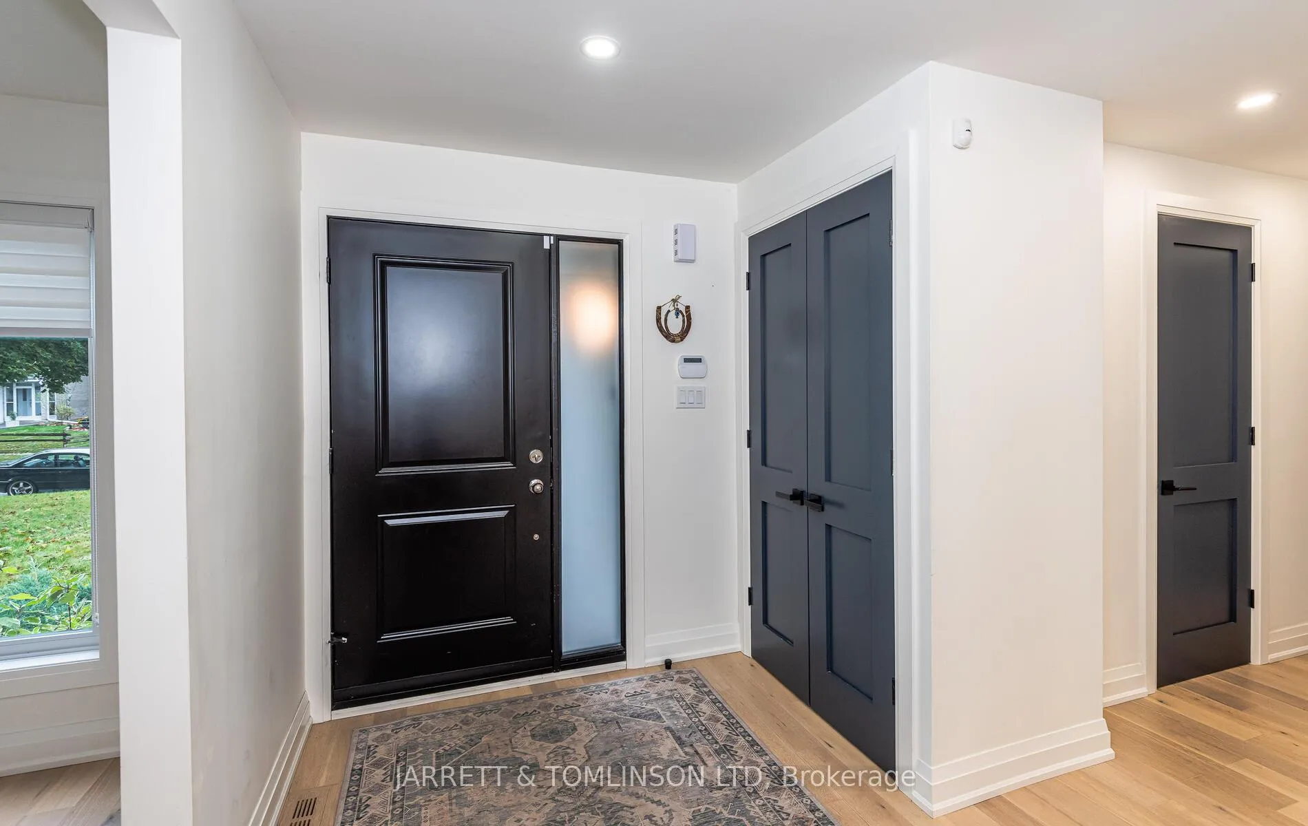 Photo 4 of 171 Walton Drive, Aurora, Aurora Village — HOMEH