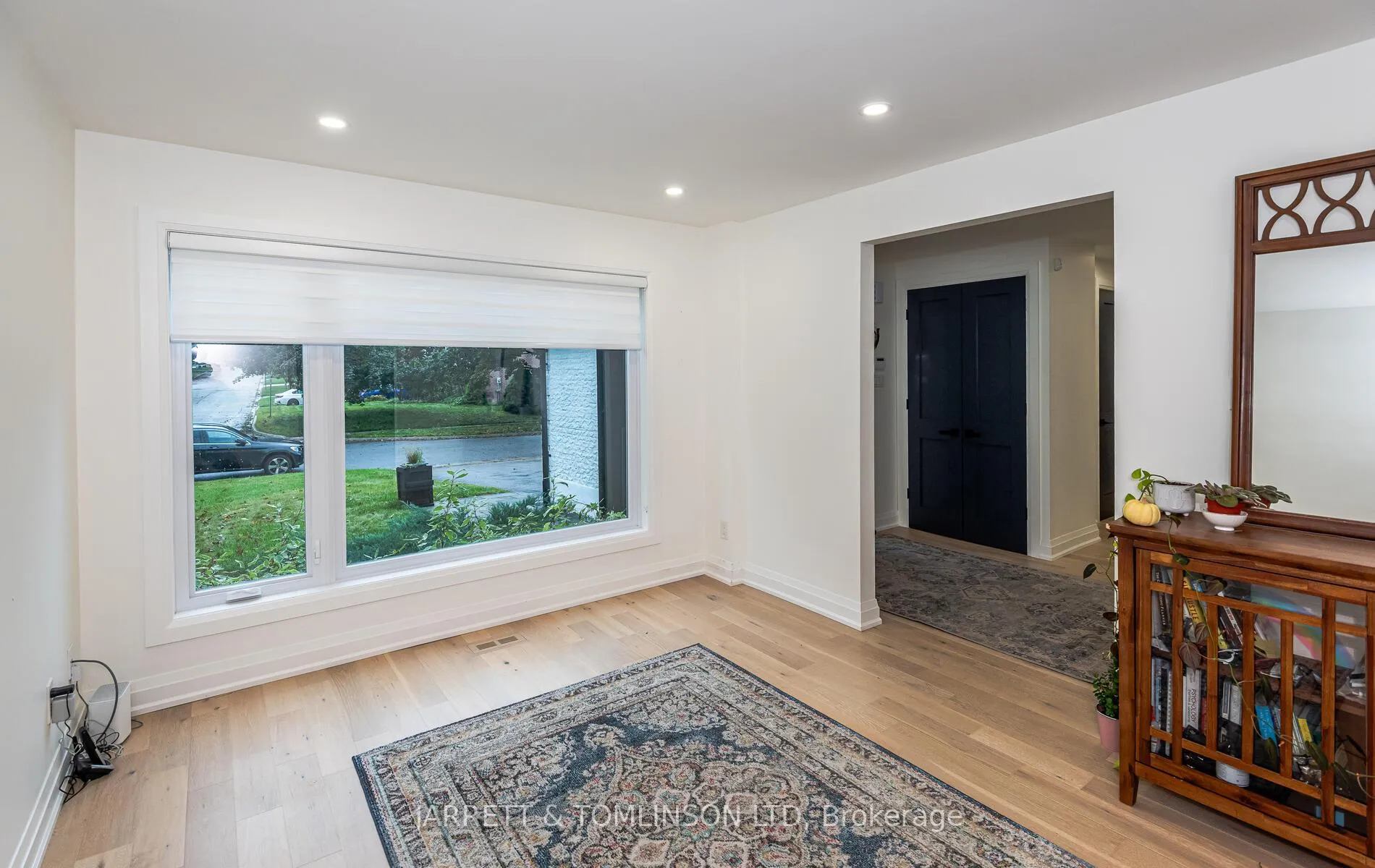 Photo 5 of 171 Walton Drive, Aurora, Aurora Village — HOMEH