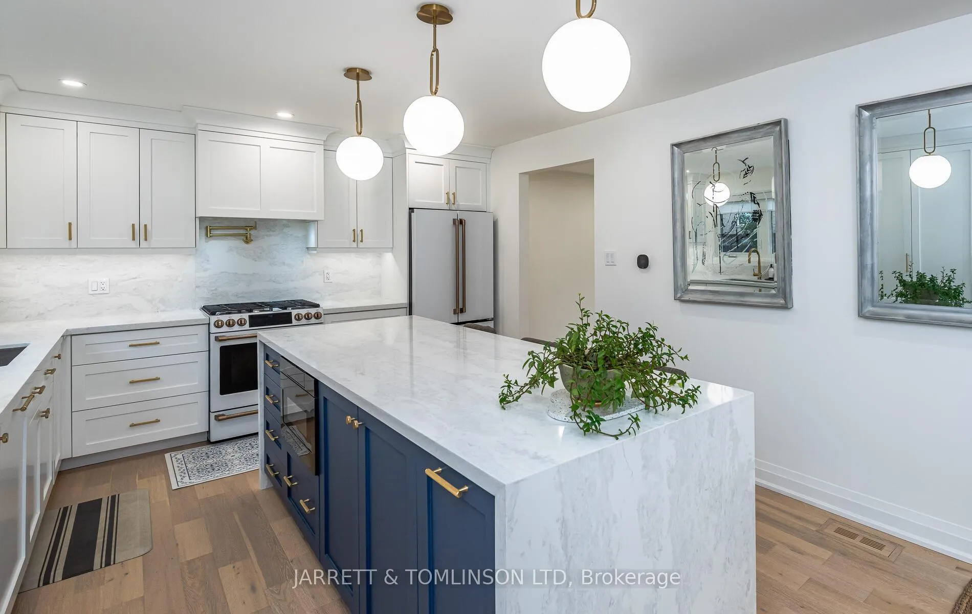 Photo 7 of 171 Walton Drive, Aurora, Aurora Village — HOMEH