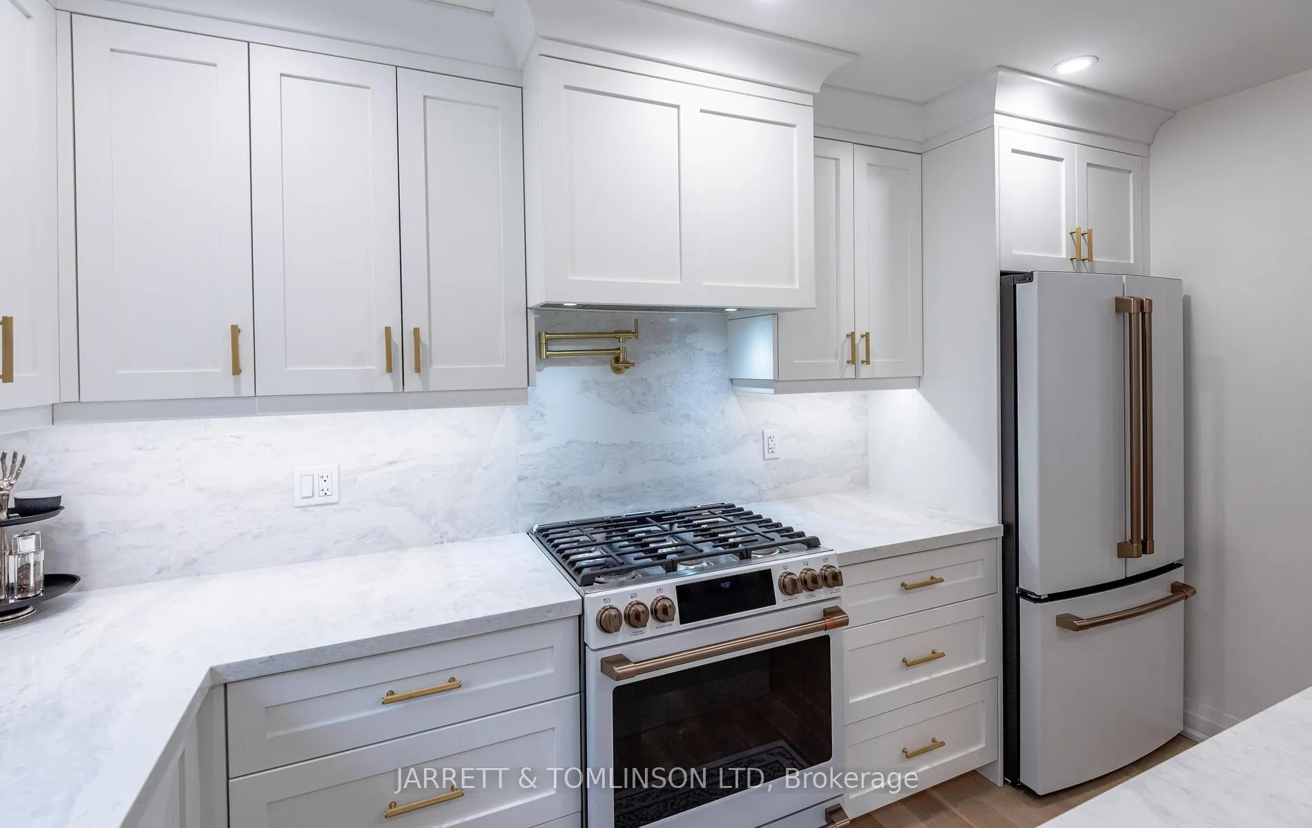 Photo 8 of 171 Walton Drive, Aurora, Aurora Village — HOMEH