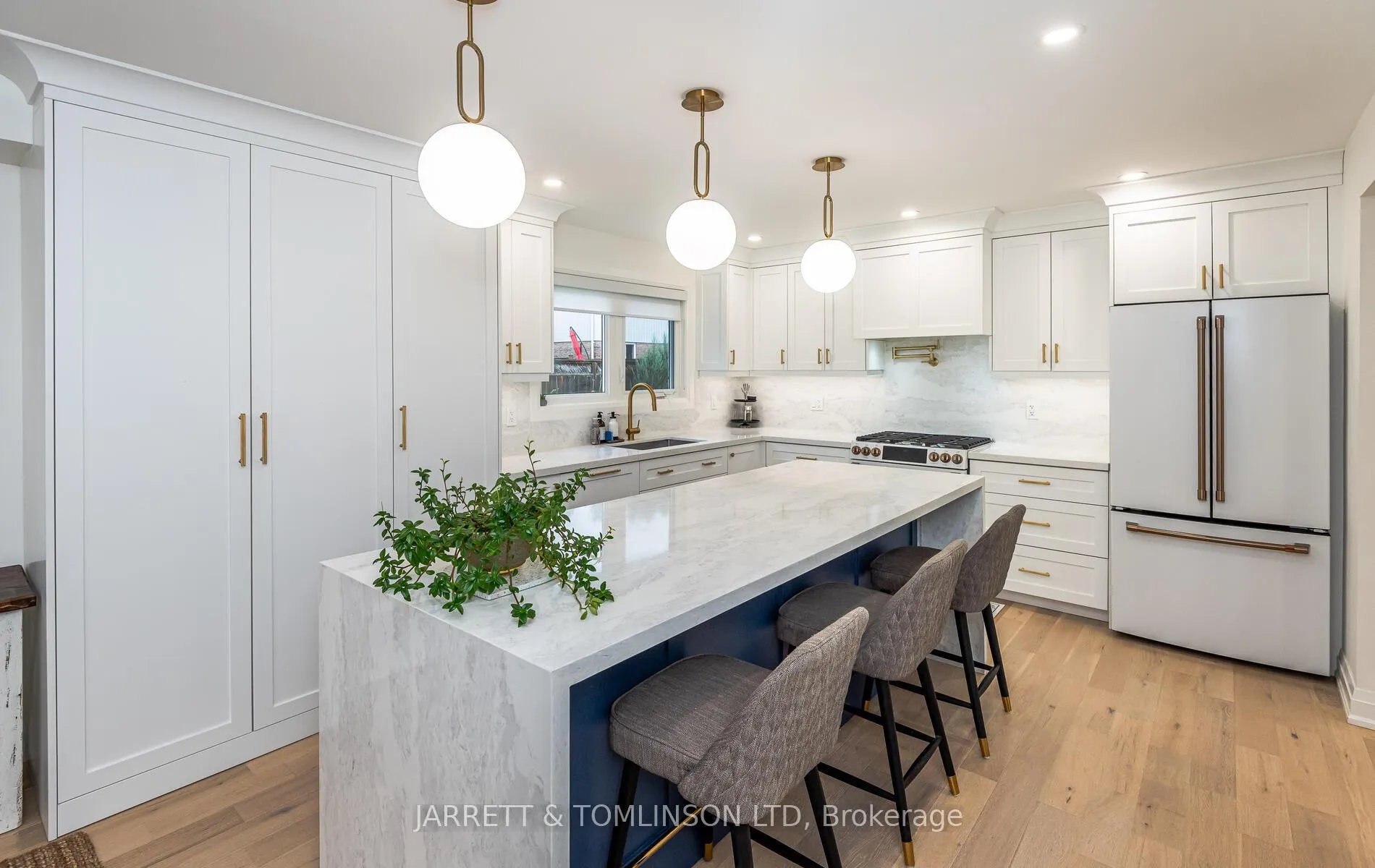 Photo 10 of 171 Walton Drive, Aurora, Aurora Village — HOMEH