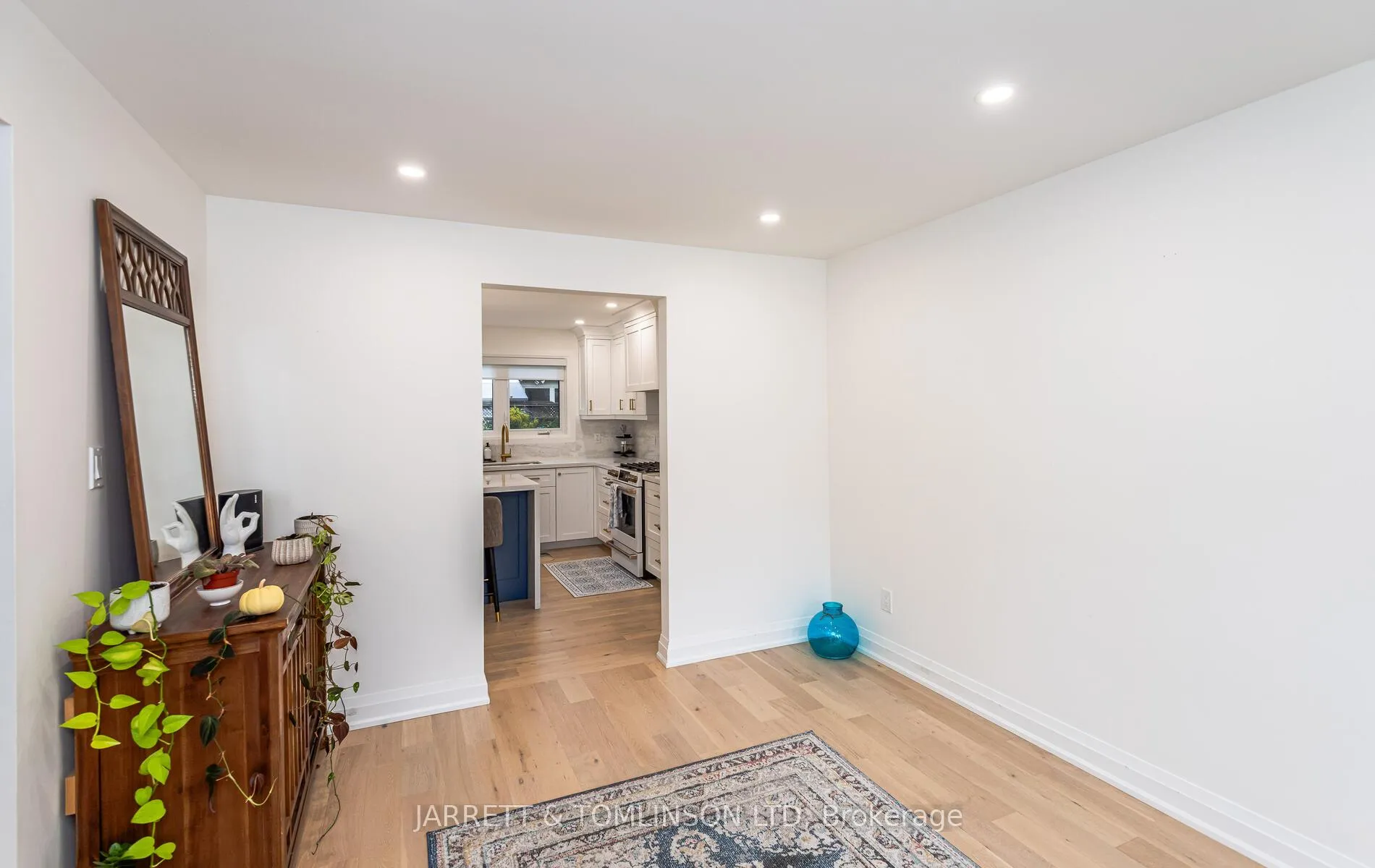 Photo 13 of 171 Walton Drive, Aurora, Aurora Village — HOMEH