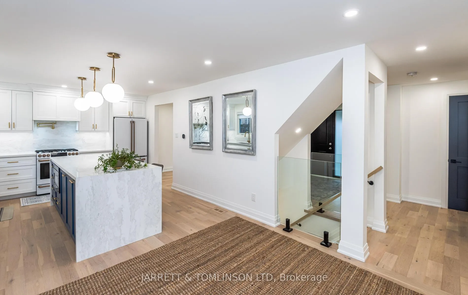 Photo 15 of 171 Walton Drive, Aurora, Aurora Village — HOMEH