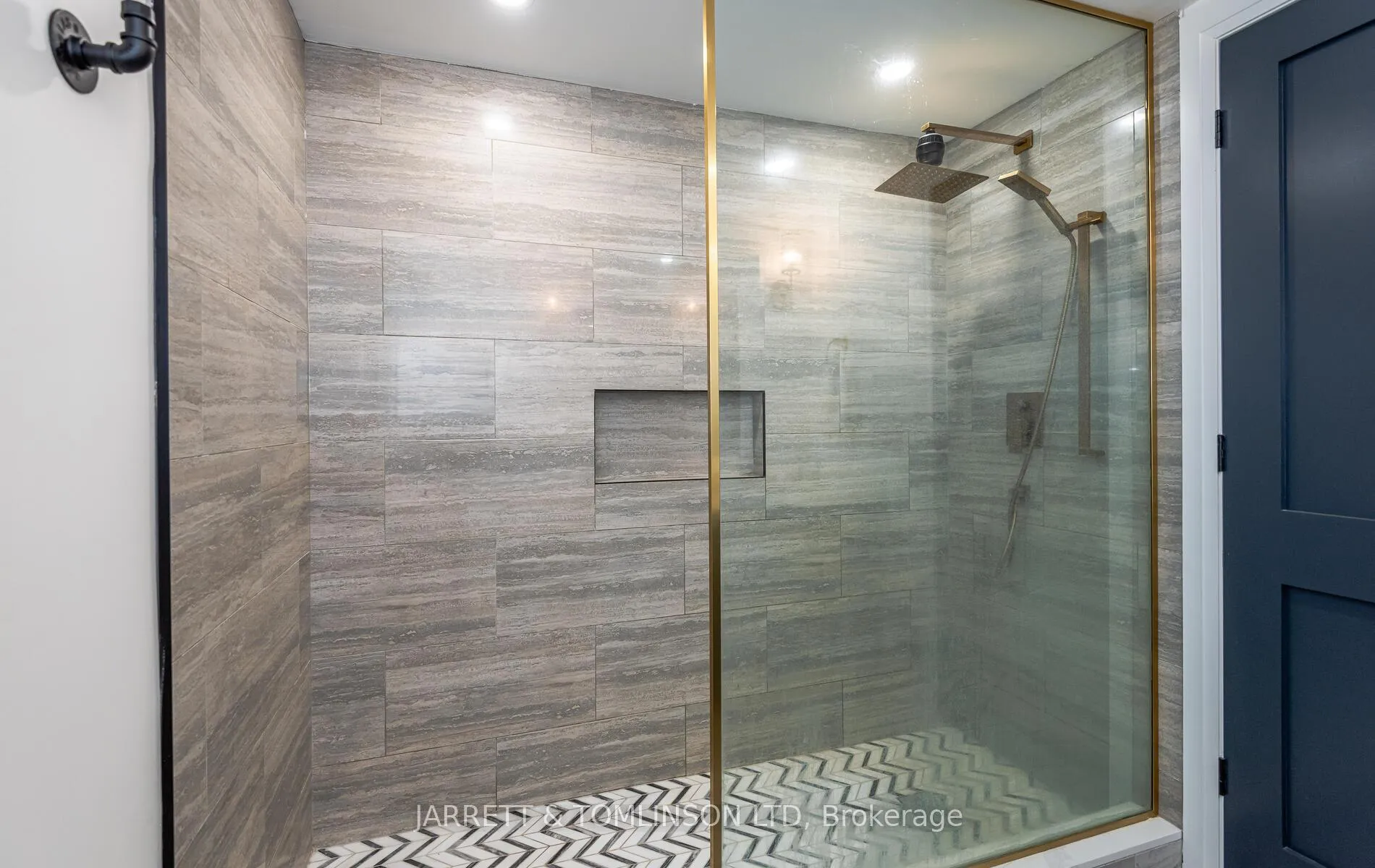 Photo 25 of 171 Walton Drive, Aurora, Aurora Village — HOMEH