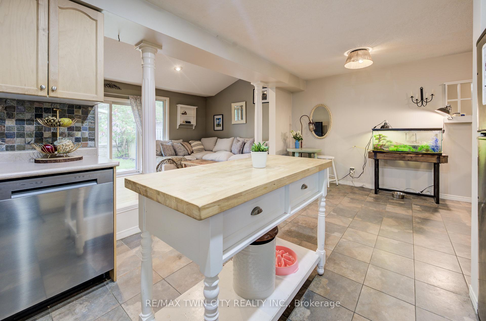 Photo 12 of 654 Inglis Falls Place, Waterloo — HOMEH
