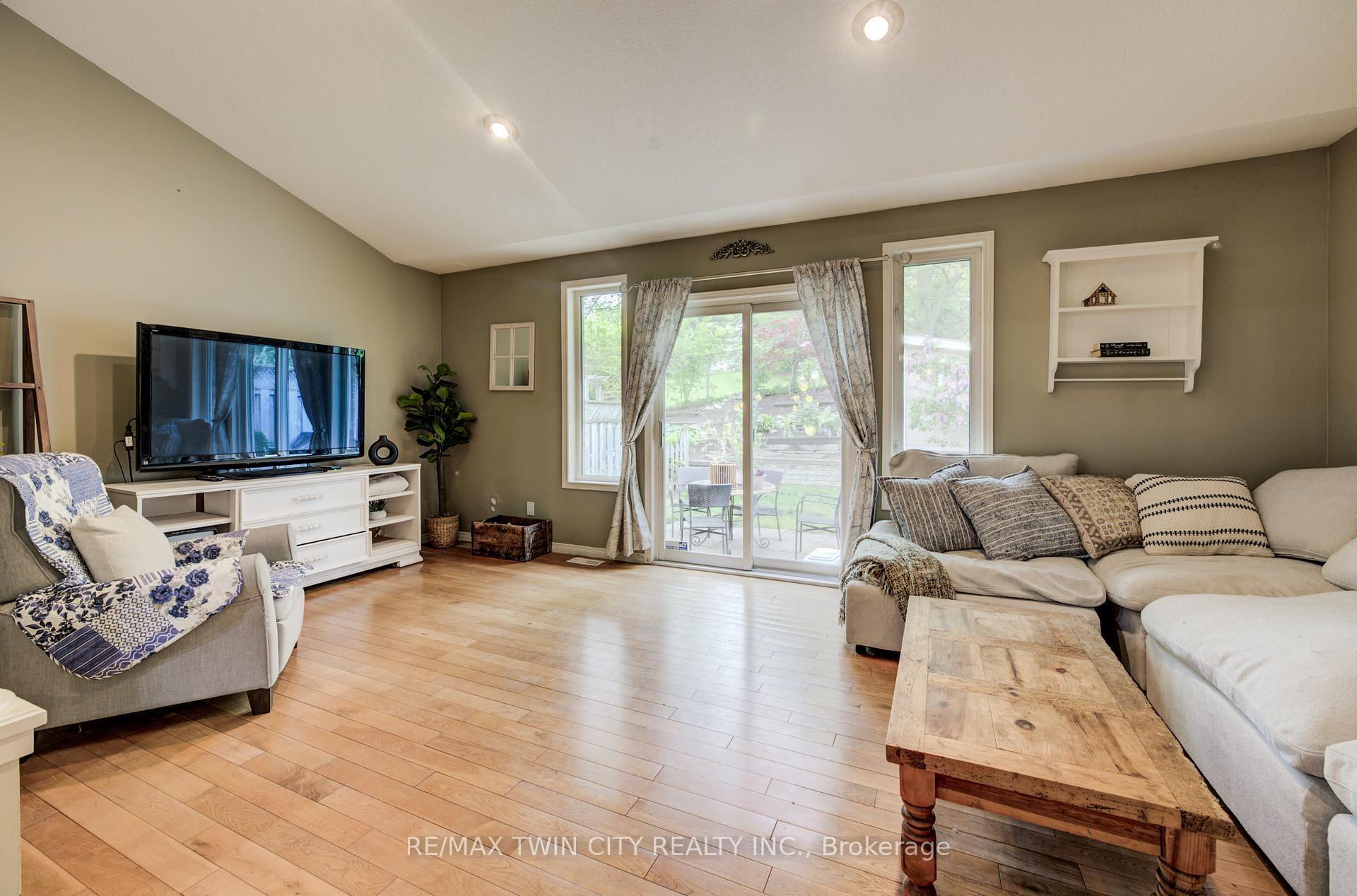 Photo 13 of 654 Inglis Falls Place, Waterloo — HOMEH