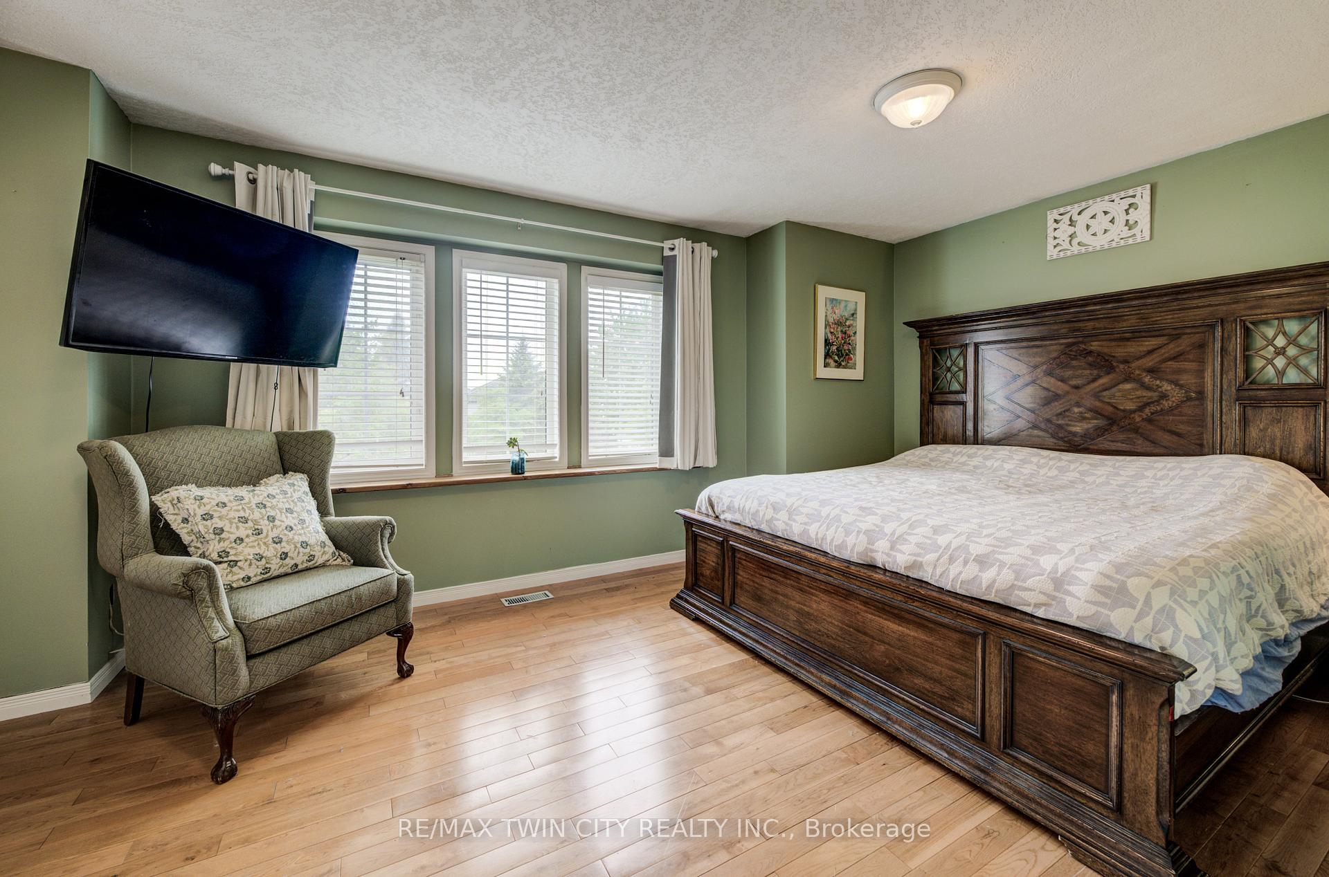 Photo 19 of 654 Inglis Falls Place, Waterloo — HOMEH