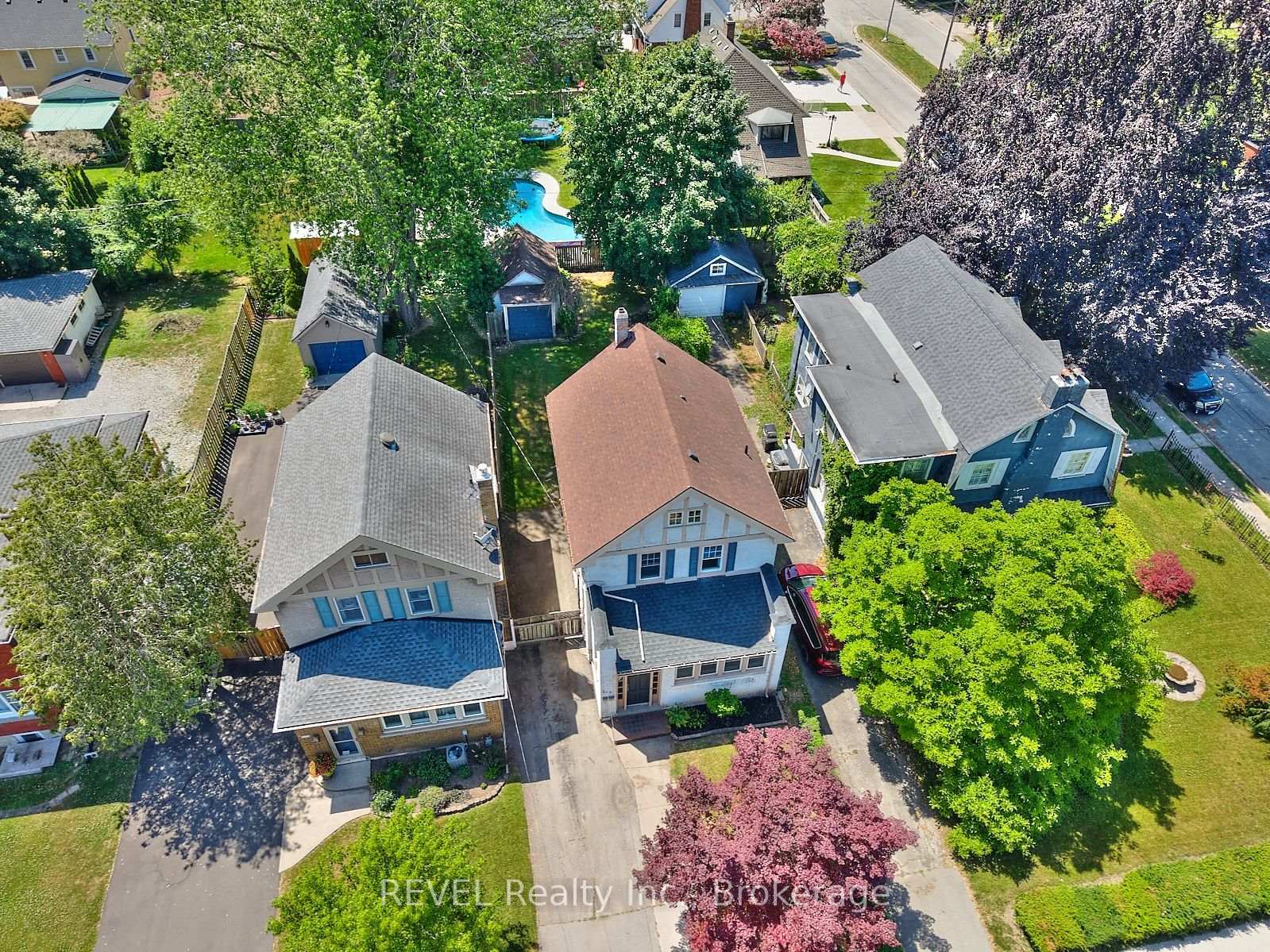 Photo 3 of 349 Niagara Street, Welland, Prince Charles — HOMEH