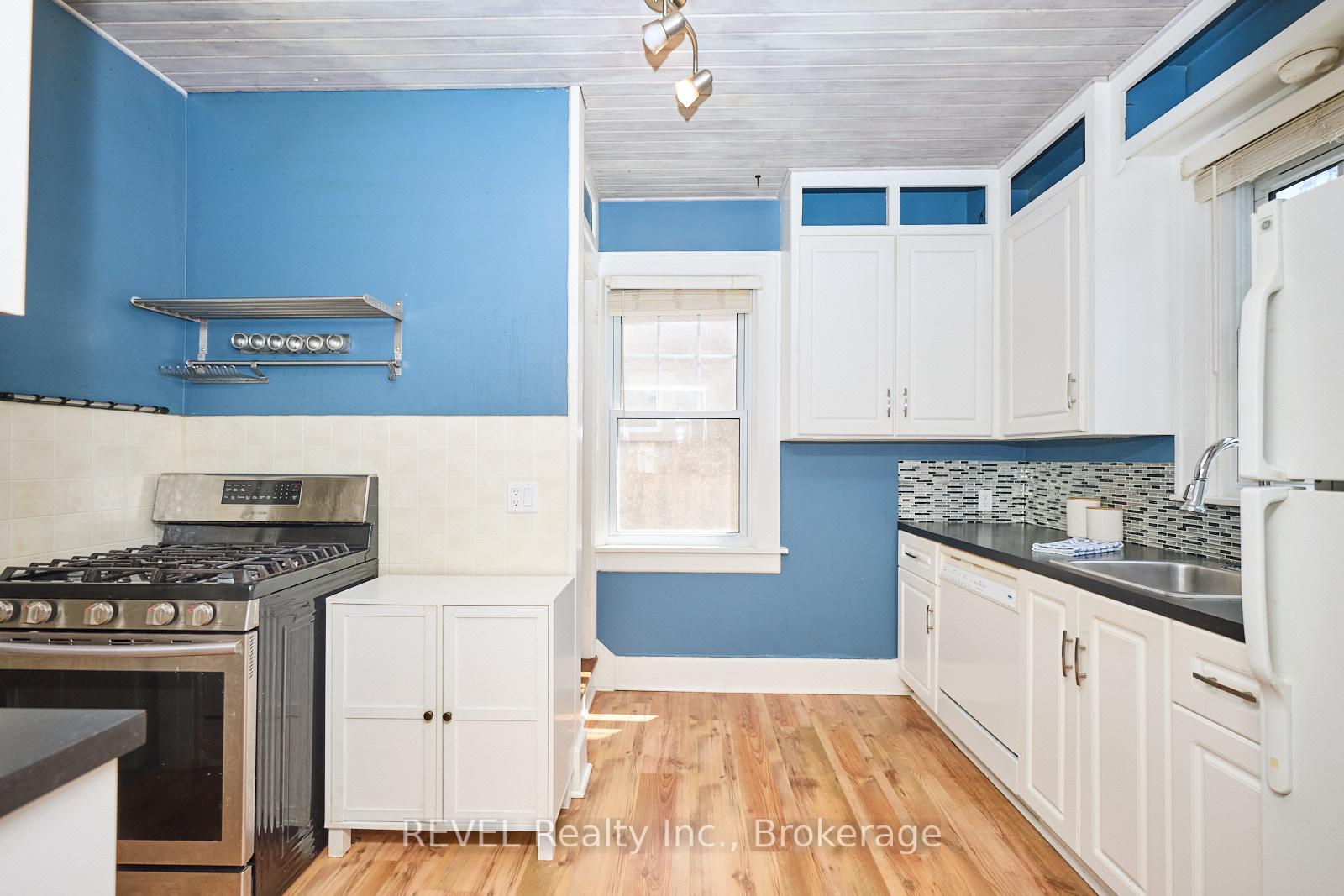 Photo 15 of 349 Niagara Street, Welland, Prince Charles — HOMEH