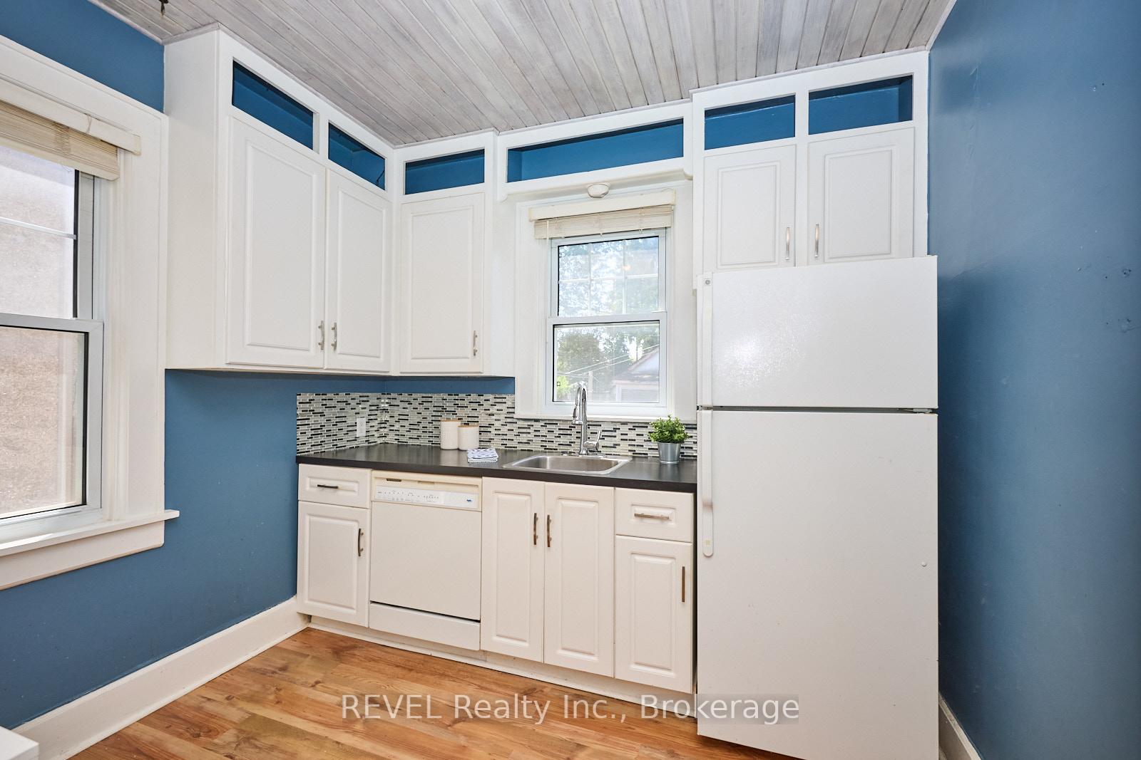 Photo 16 of 349 Niagara Street, Welland, Prince Charles — HOMEH