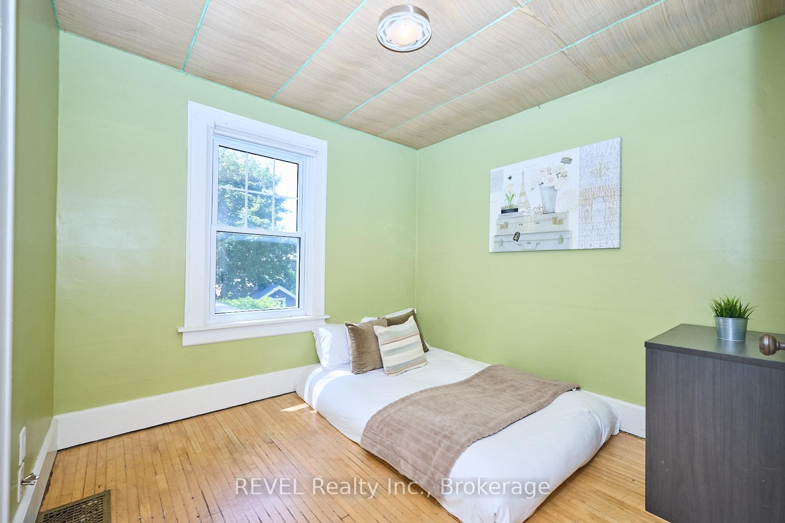 Photo 25 of 349 Niagara Street, Welland, Prince Charles — HOMEH