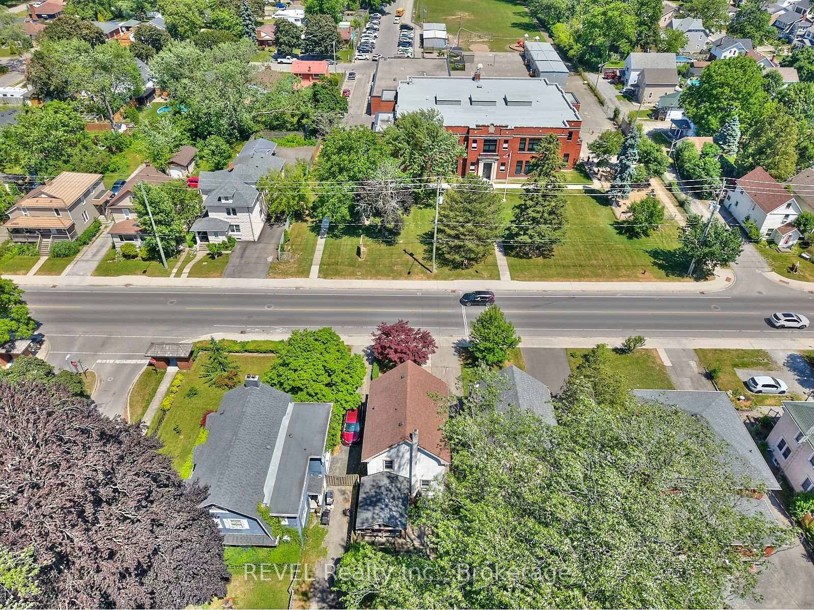 Photo 40 of 349 Niagara Street, Welland, Prince Charles — HOMEH