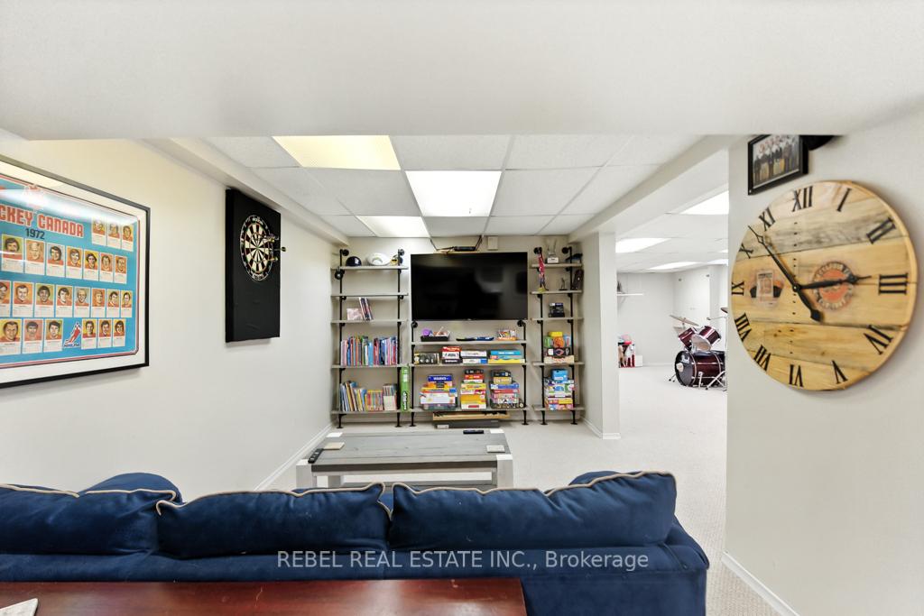 Photo 38 of 53 Braebrook Drive, Whitby, Rolling Acres — HOMEH