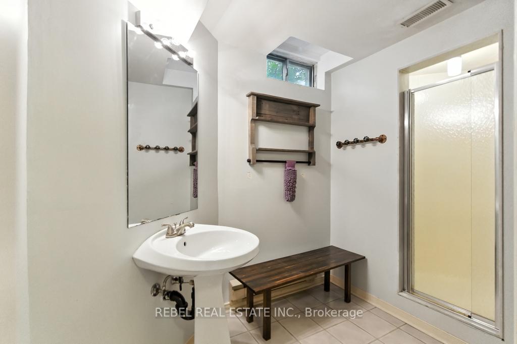 Photo 39 of 53 Braebrook Drive, Whitby, Rolling Acres — HOMEH