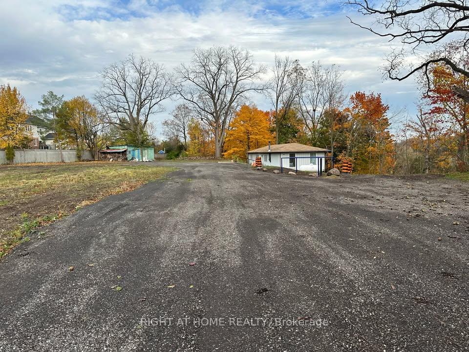 Photo 2 of Unit Unit 2, 700 Winchester Road E, Whitby, Brooklin — HOMEH