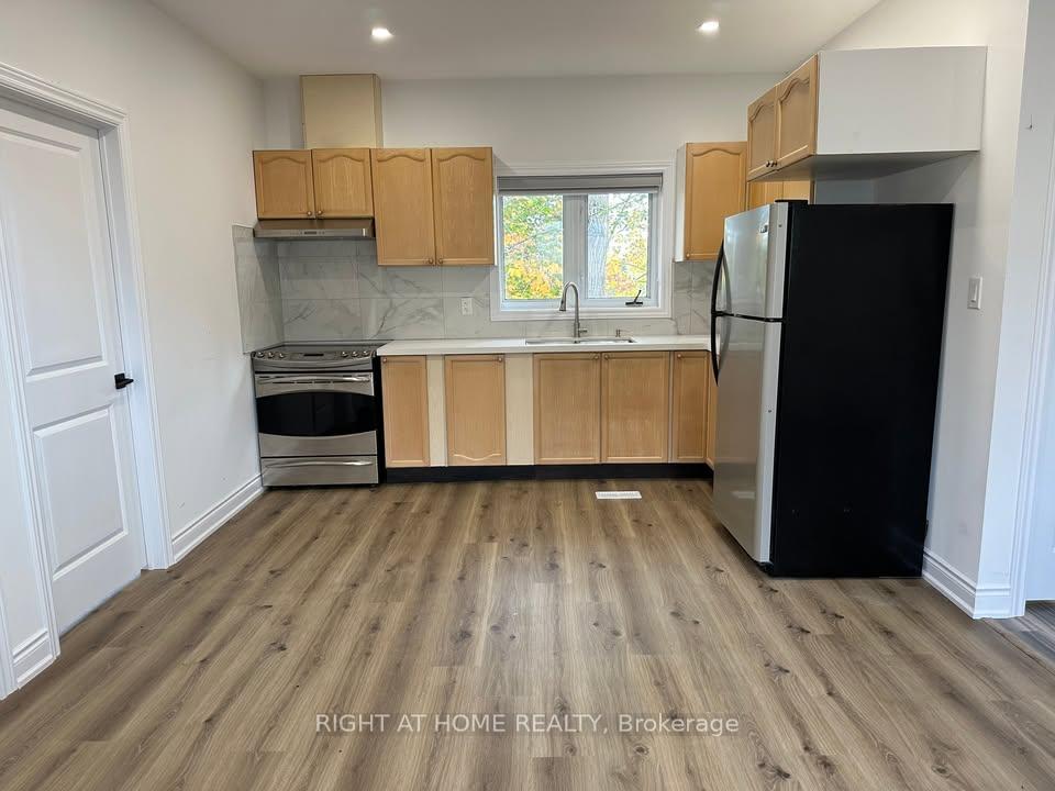 Photo 4 of Unit Unit 2, 700 Winchester Road E, Whitby, Brooklin — HOMEH