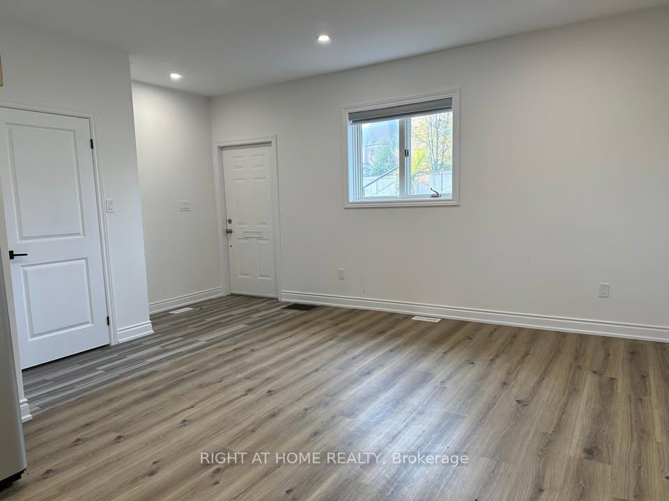 Photo 6 of Unit Unit 2, 700 Winchester Road E, Whitby, Brooklin — HOMEH