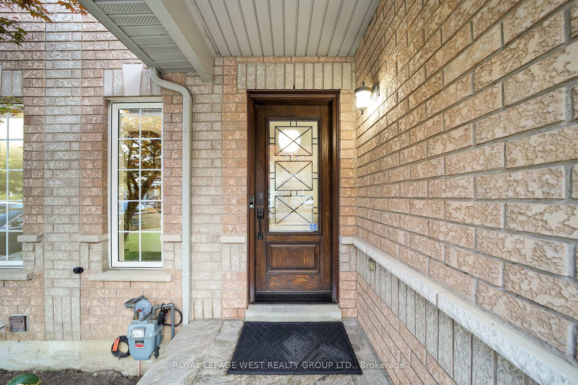 Photo 3 of 272 Wildberry Crescent, Vaughan, Vellore Village — HOMEH