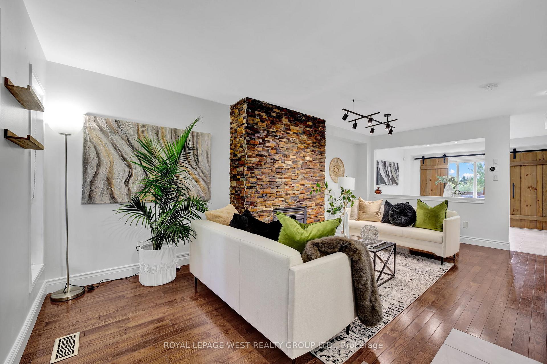 Photo 5 of 272 Wildberry Crescent, Vaughan, Vellore Village — HOMEH